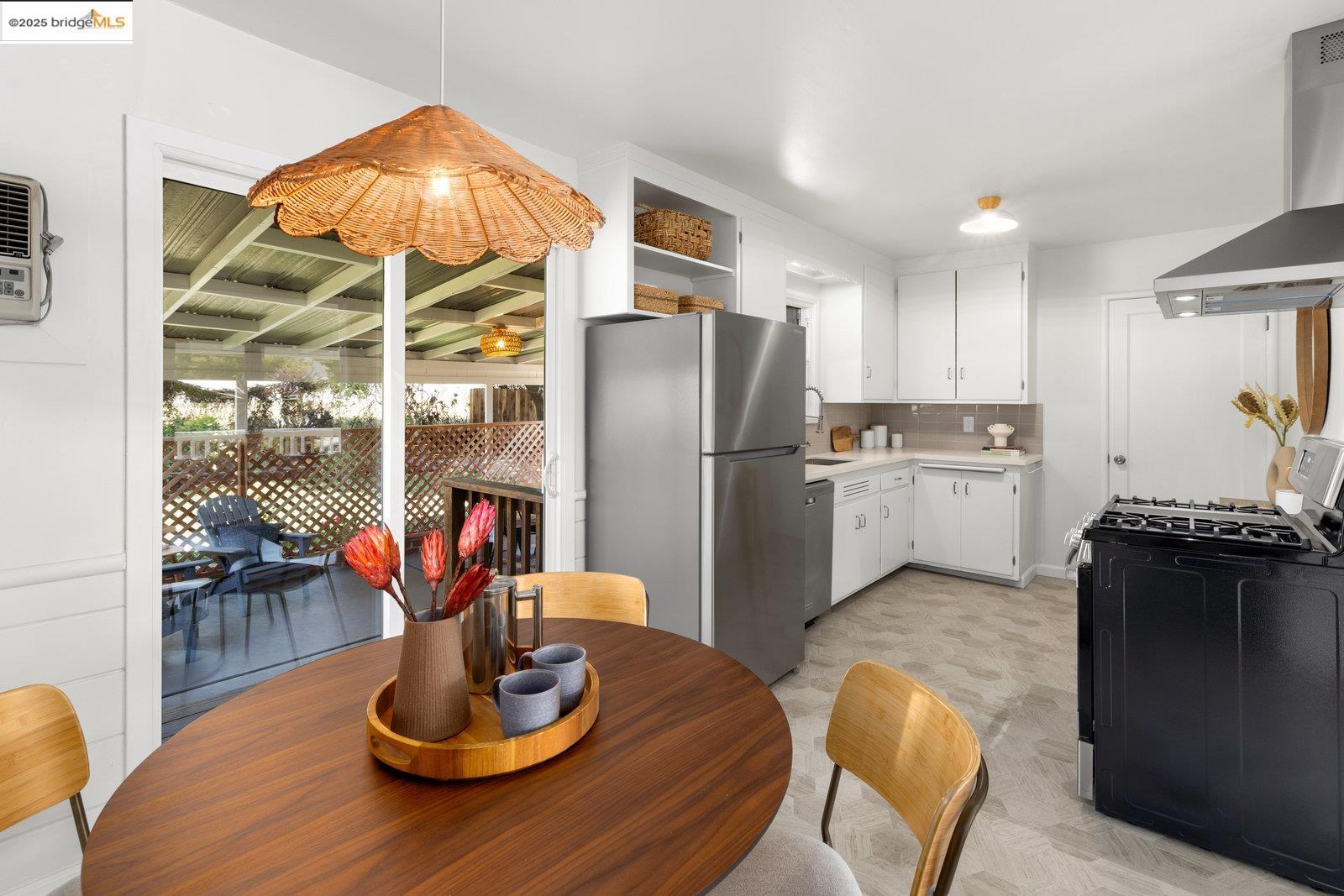 Detail Gallery Image 10 of 43 For 2234 Lobert St, Castro Valley,  CA 94546 - 2 Beds | 1 Baths