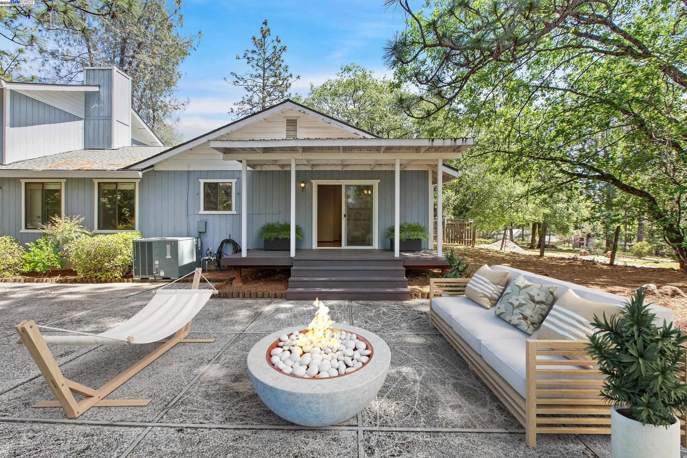 Detail Gallery Image 1 of 1 For 16261 Patricia Way, Grass Valley,  CA 95949 - 4 Beds | 3 Baths