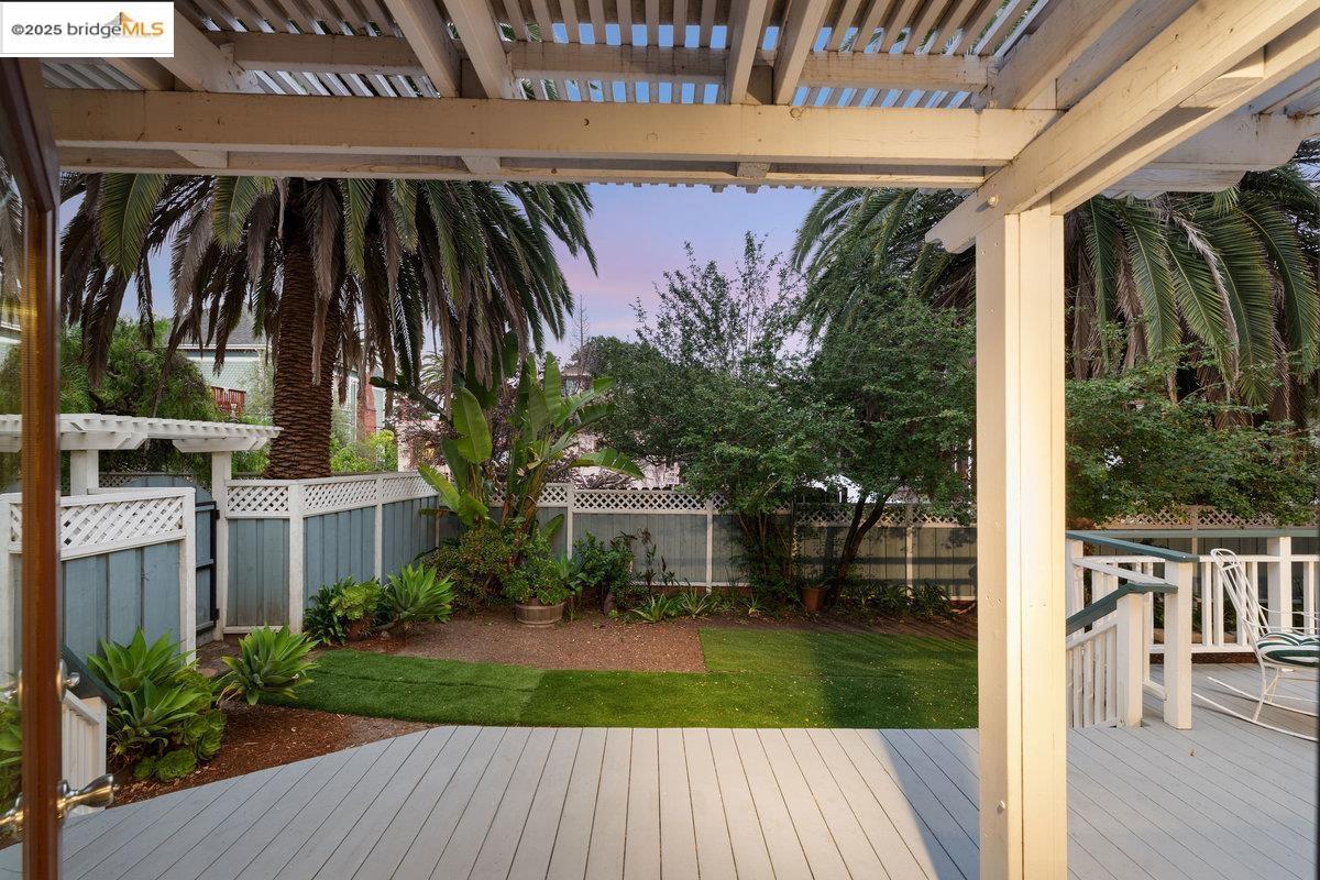 Detail Gallery Image 41 of 49 For 1924 7th, Oakland,  CA 94606 - 5 Beds | 4 Baths