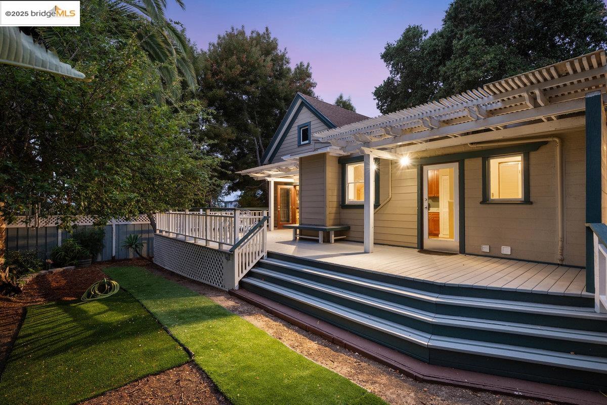 Detail Gallery Image 45 of 49 For 1924 7th, Oakland,  CA 94606 - 5 Beds | 4 Baths