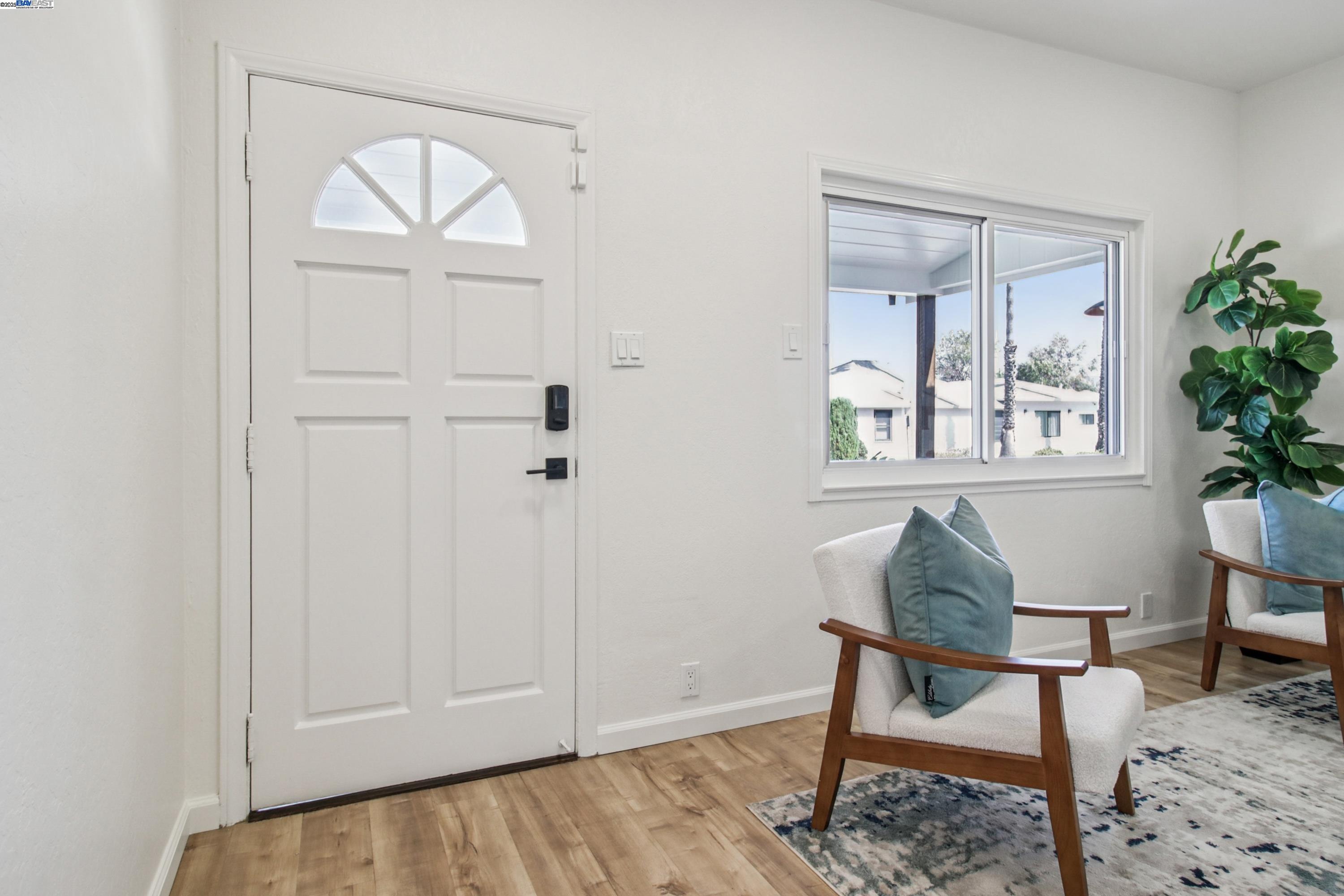 Detail Gallery Image 2 of 37 For 1900 Chestnut Street, Santa Clara,  CA 95054-1736 - 4 Beds | 3 Baths