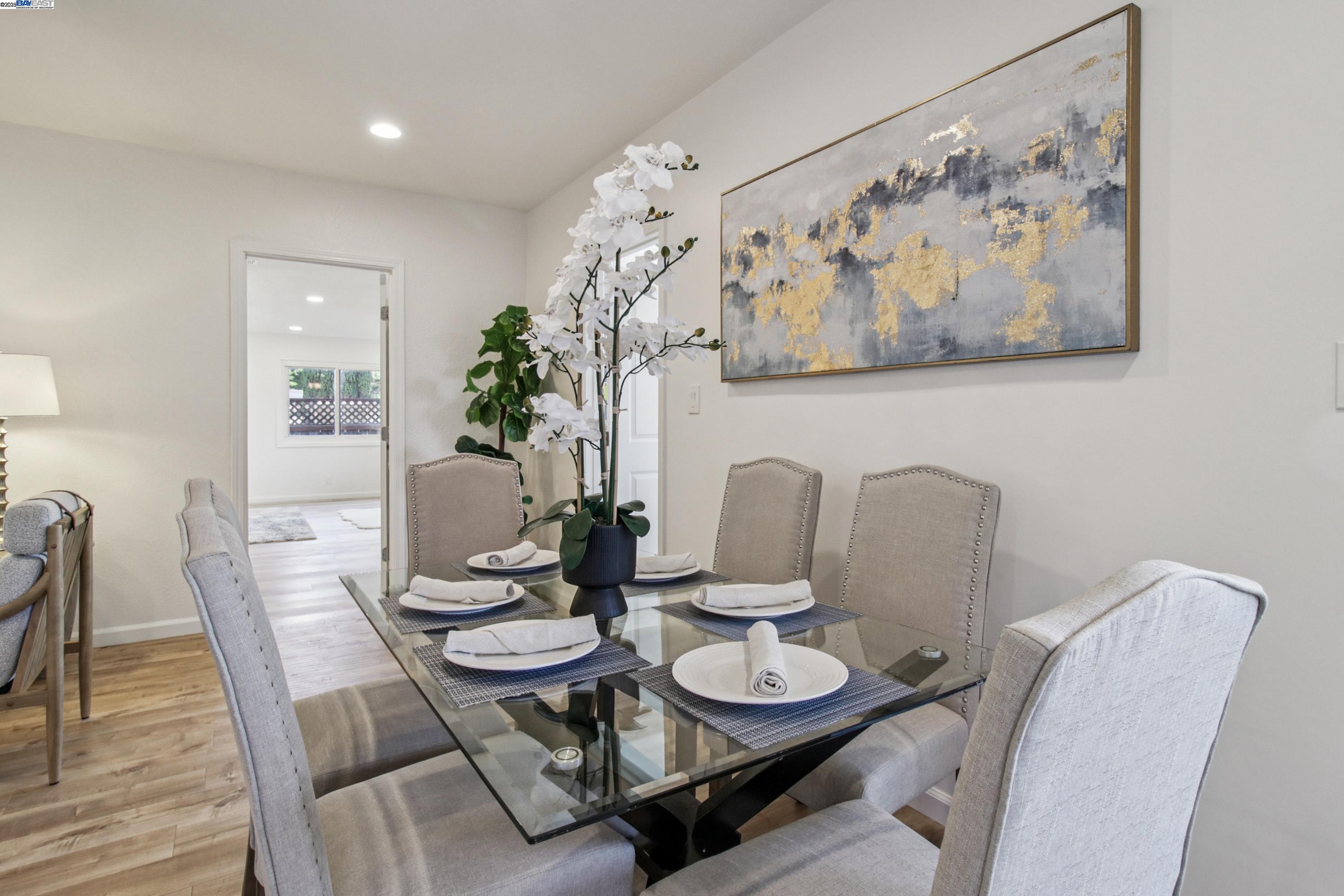 Detail Gallery Image 14 of 37 For 1900 Chestnut Street, Santa Clara,  CA 95054-1736 - 4 Beds | 3 Baths