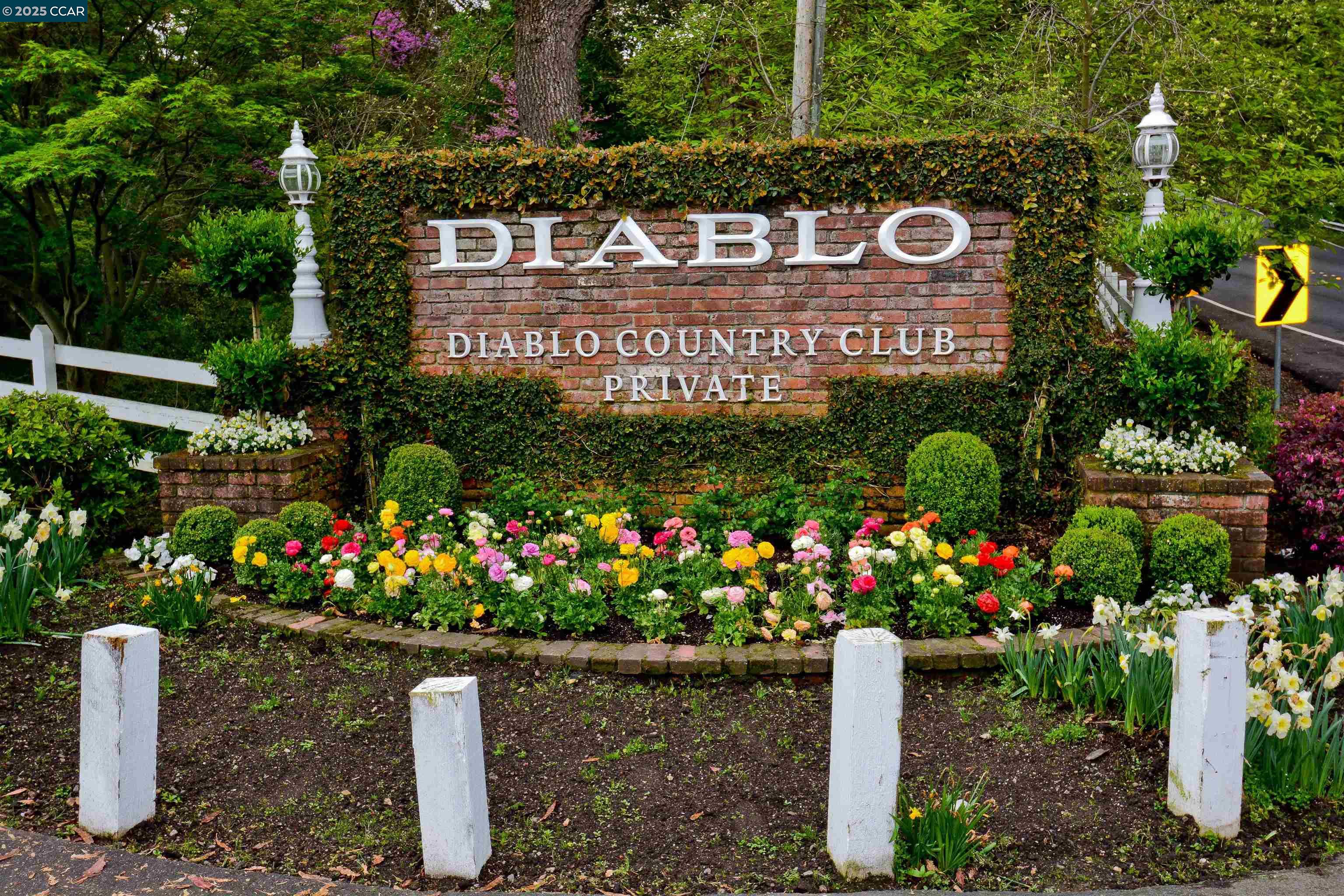 Detail Gallery Image 3 of 8 For 2328 Alameda Diablo, Diablo,  CA 94528 - – Beds | – Baths