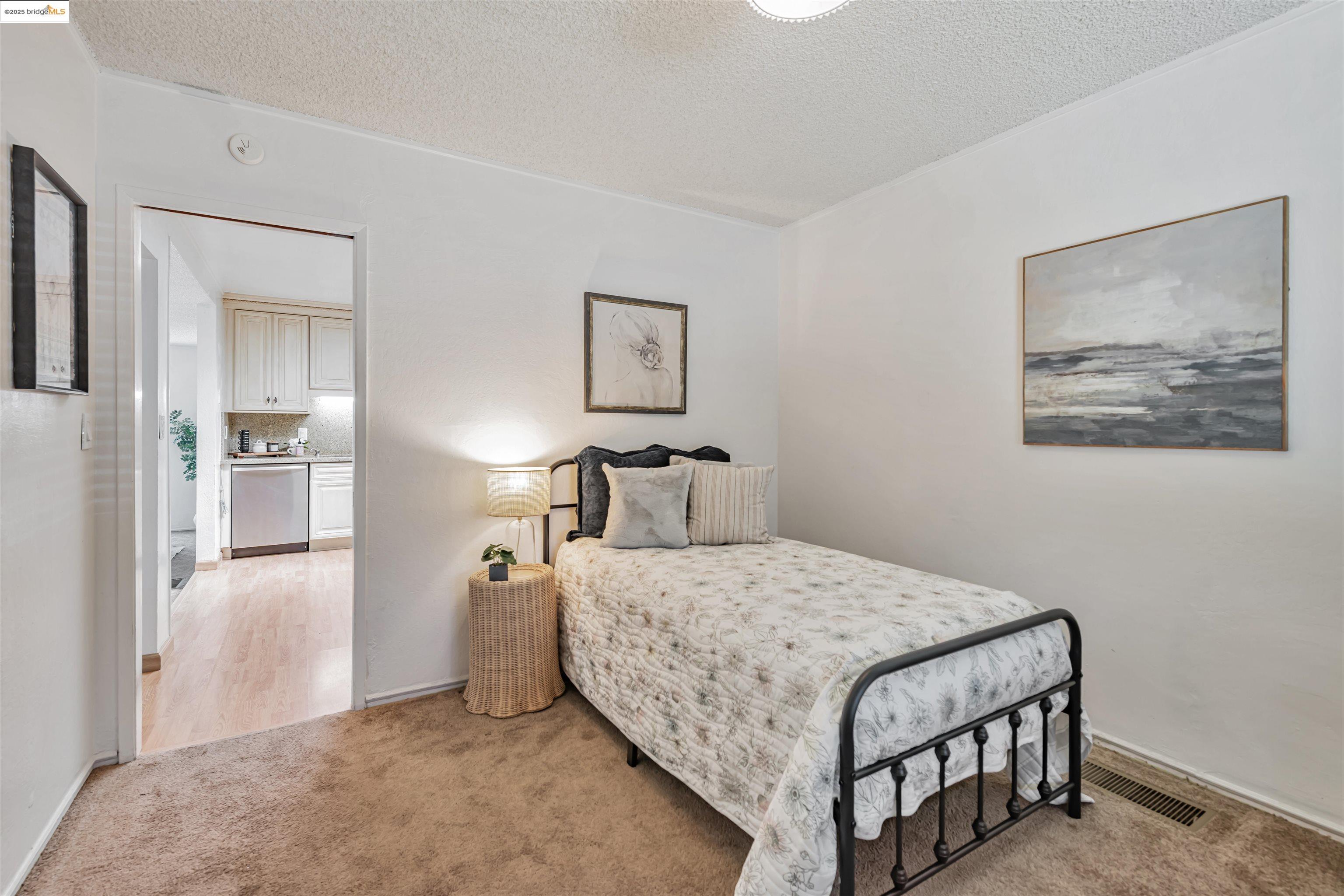 Detail Gallery Image 11 of 22 For 197 Georgia Way, San Leandro,  CA 94577 - 3 Beds | 2 Baths
