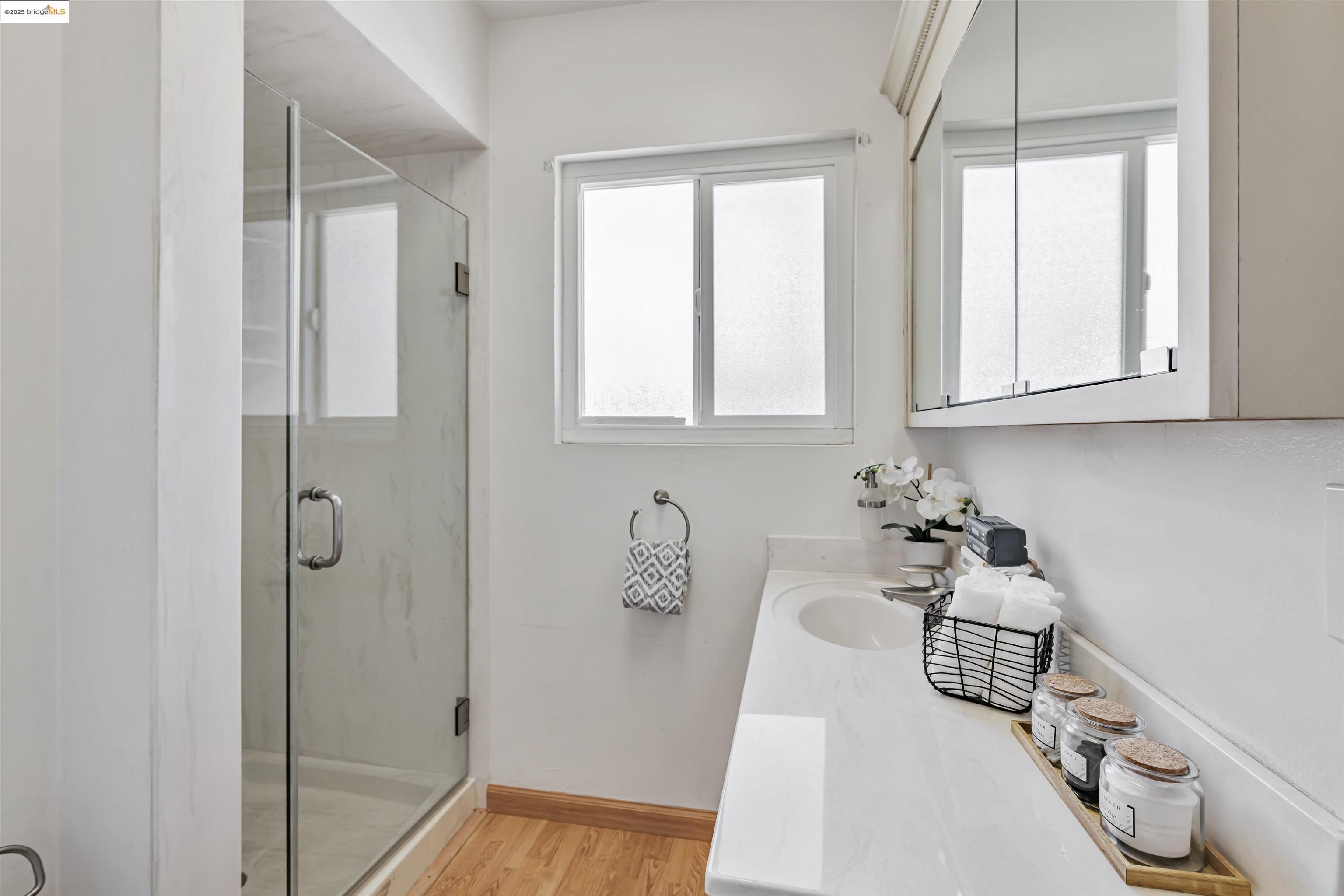 Detail Gallery Image 13 of 22 For 197 Georgia Way, San Leandro,  CA 94577 - 3 Beds | 2 Baths