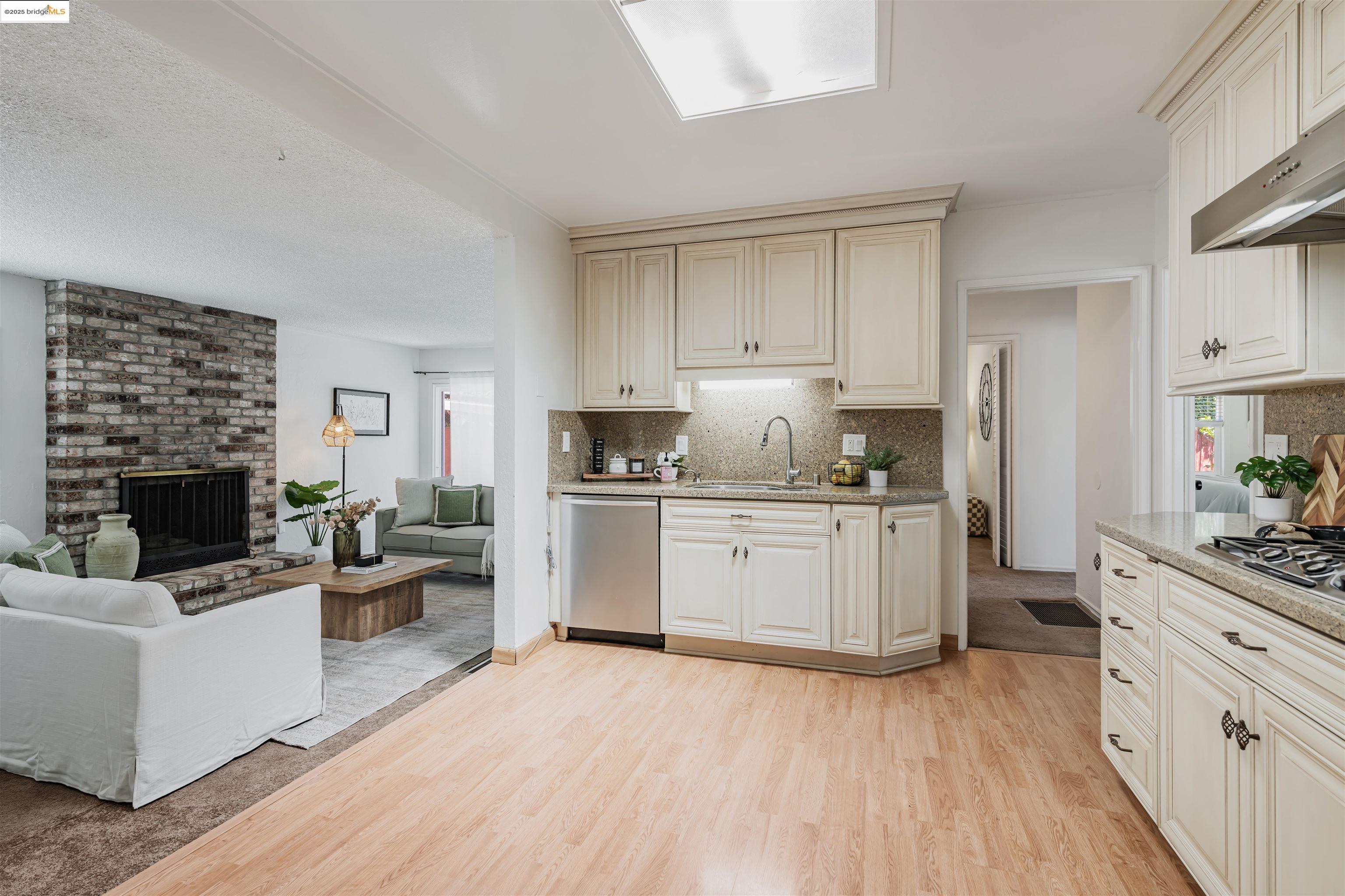 Detail Gallery Image 10 of 22 For 197 Georgia Way, San Leandro,  CA 94577 - 3 Beds | 2 Baths