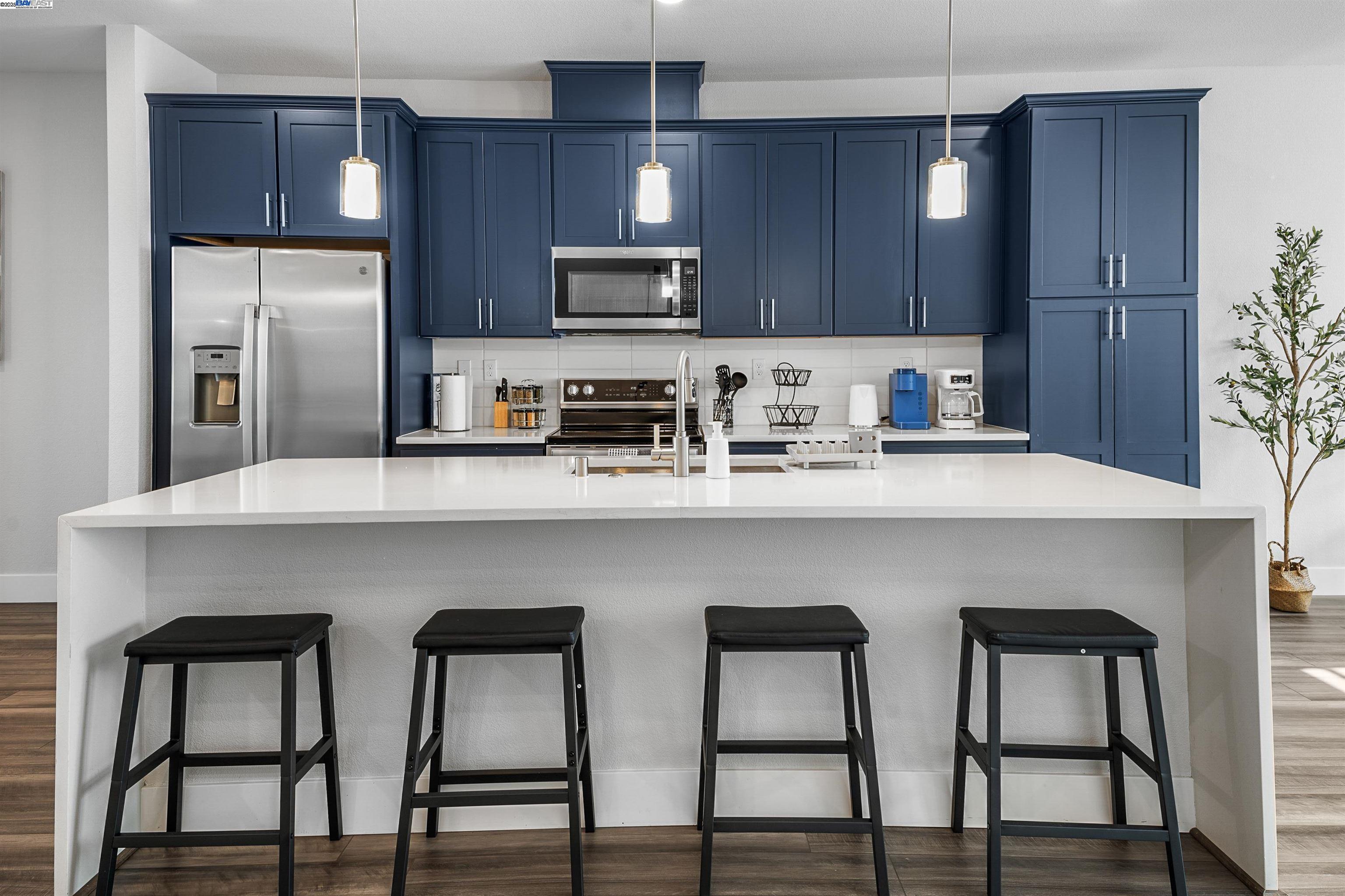 Detail Gallery Image 12 of 37 For 538 Martin Mariner Ave, Alameda,  CA 94501 - 3 Beds | 2/1 Baths