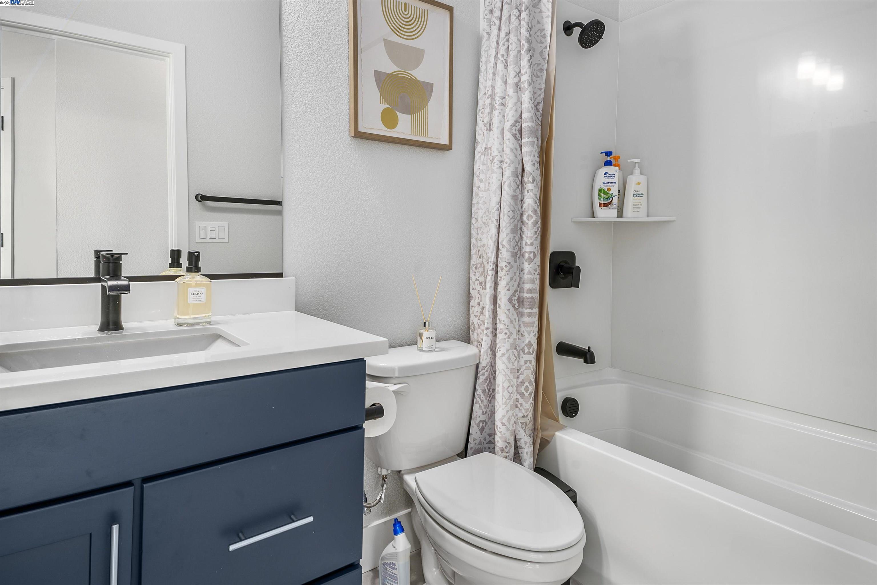 Detail Gallery Image 9 of 37 For 538 Martin Mariner Ave, Alameda,  CA 94501 - 3 Beds | 2/1 Baths