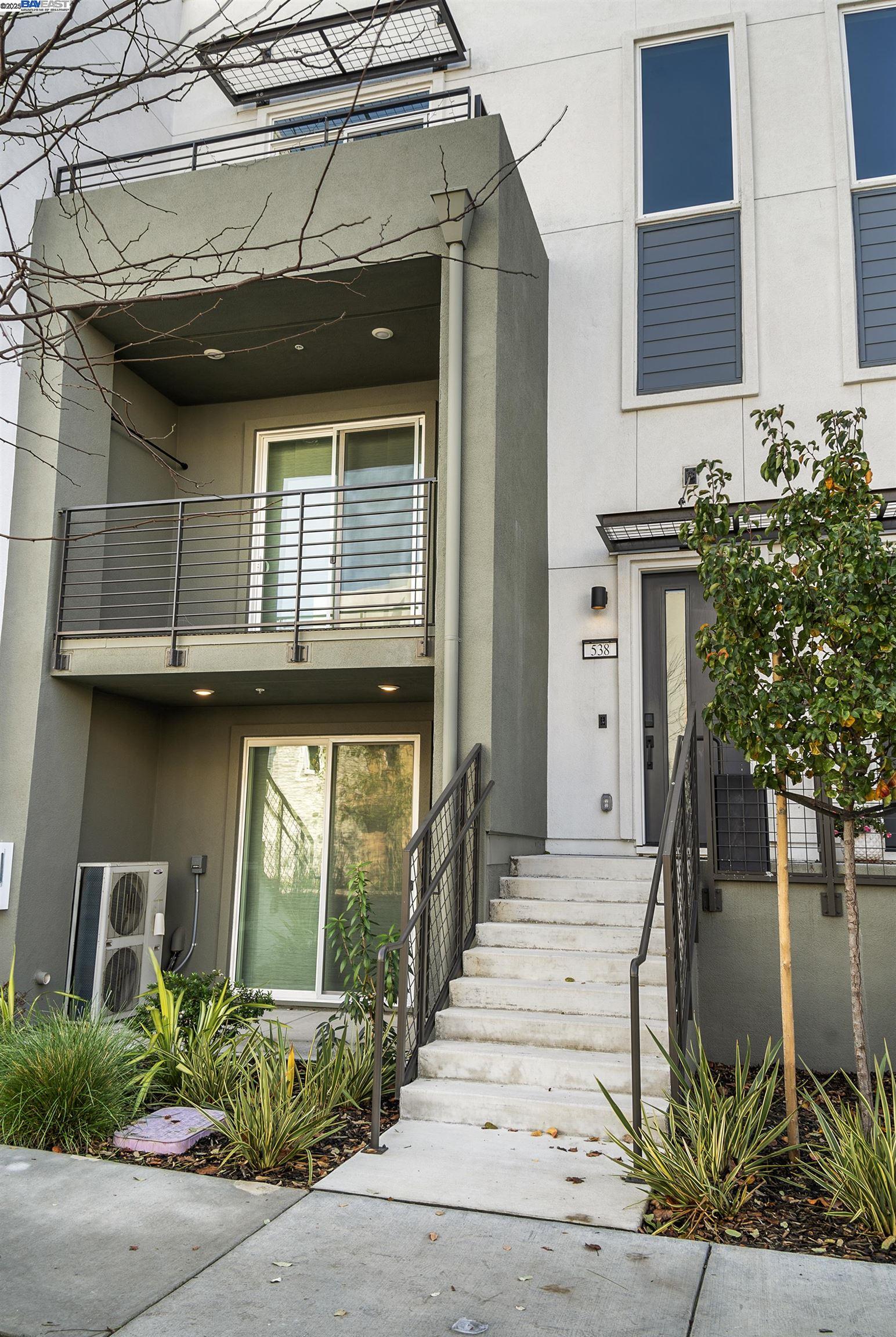 Detail Gallery Image 10 of 37 For 538 Martin Mariner Ave, Alameda,  CA 94501 - 3 Beds | 2/1 Baths