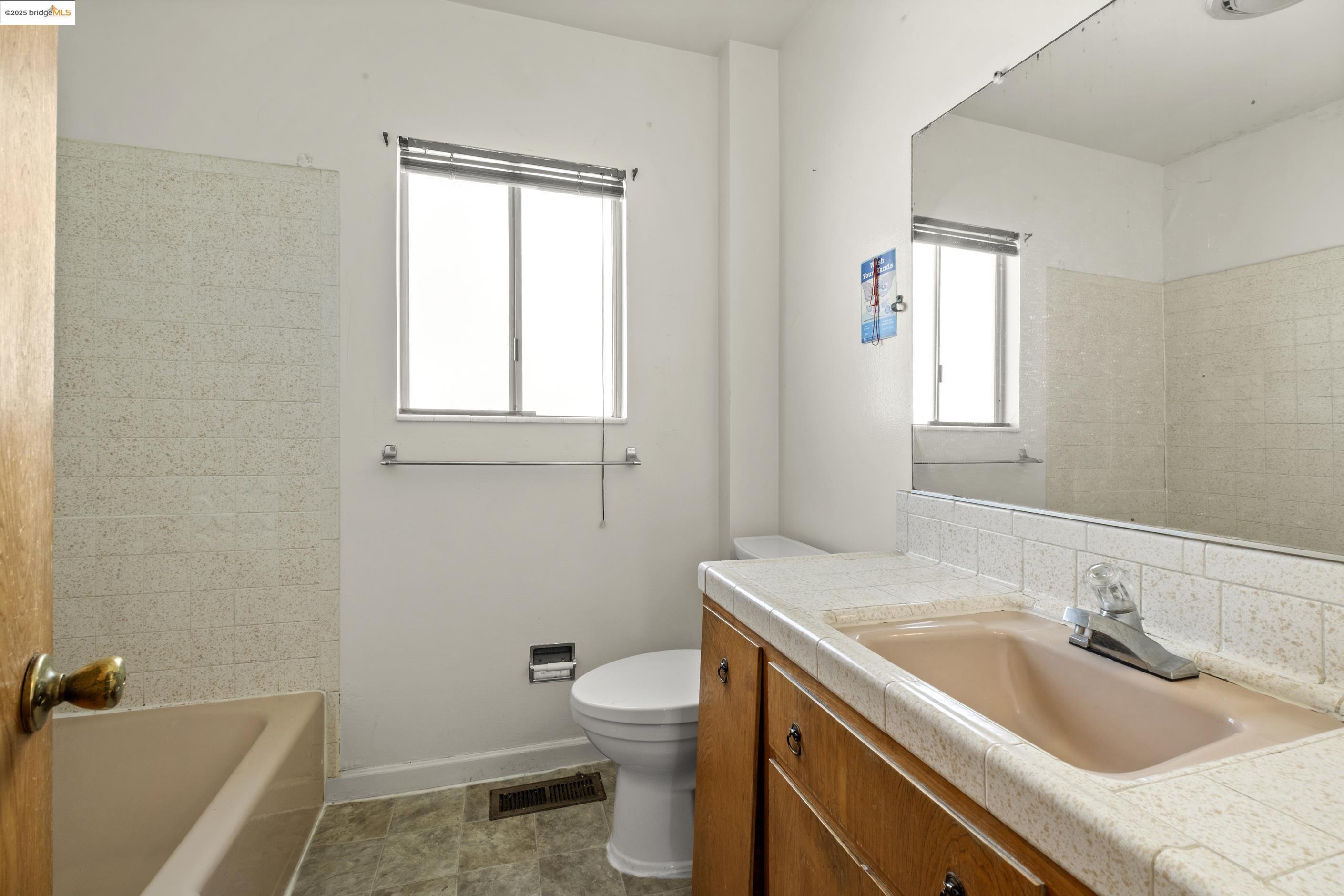 Detail Gallery Image 18 of 31 For 6620 Hill St, El Cerrito,  CA 94530 - 2 Beds | 1 Baths