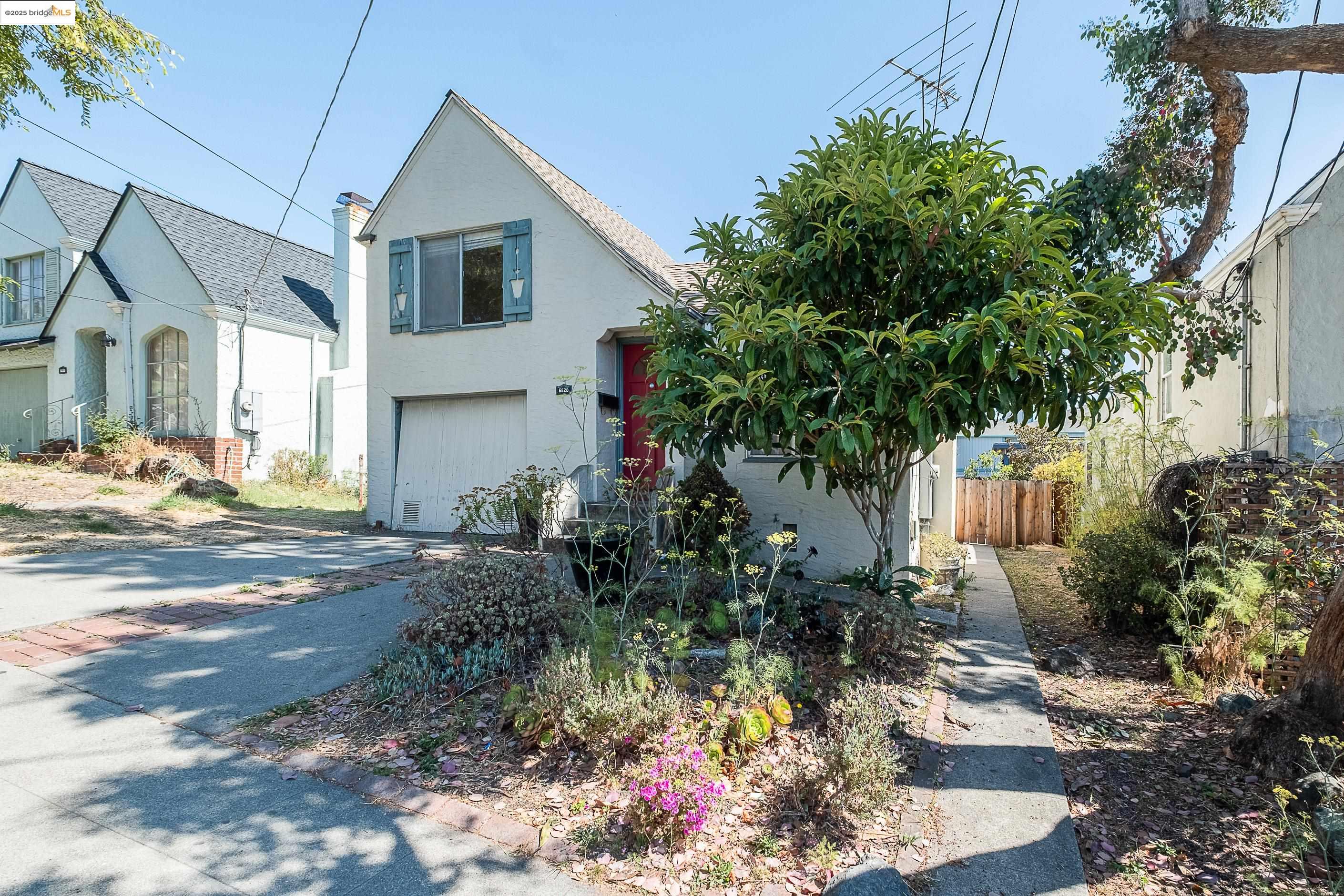 Detail Gallery Image 3 of 31 For 6620 Hill St, El Cerrito,  CA 94530 - 2 Beds | 1 Baths