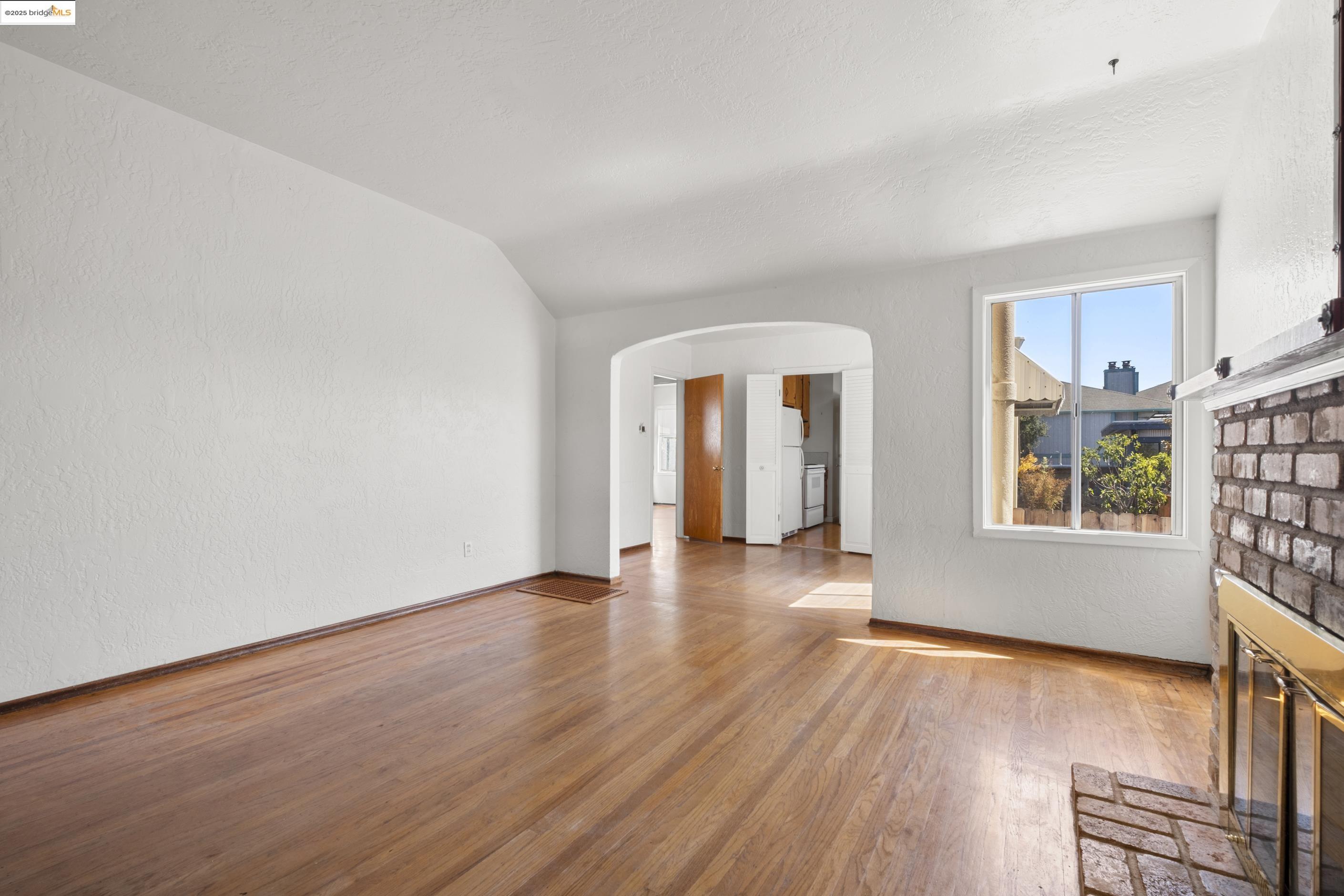 Detail Gallery Image 5 of 31 For 6620 Hill St, El Cerrito,  CA 94530 - 2 Beds | 1 Baths