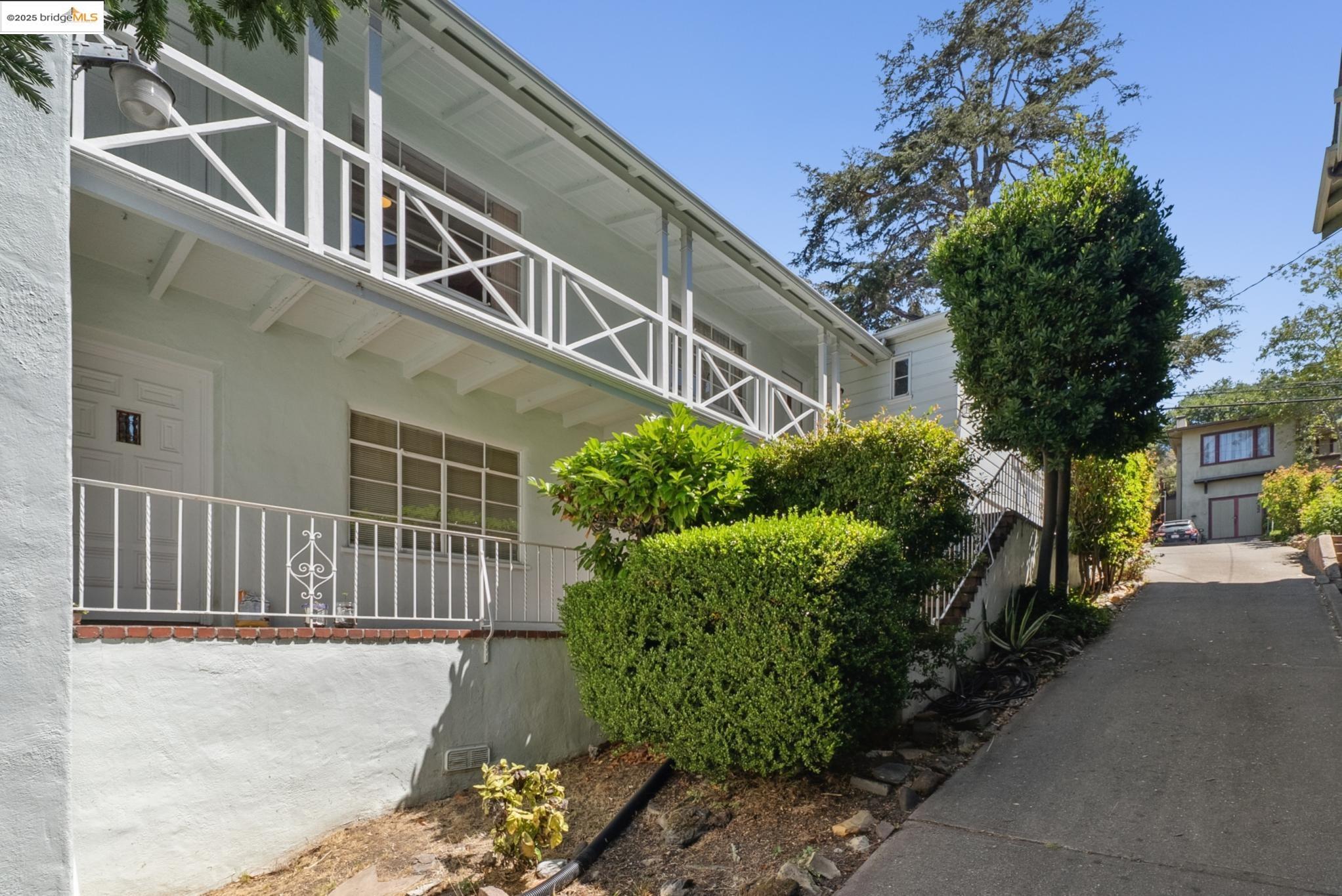 Detail Gallery Image 2 of 57 For 1033 Walker Ave, Oakland,  CA 94610 - – Beds | – Baths
