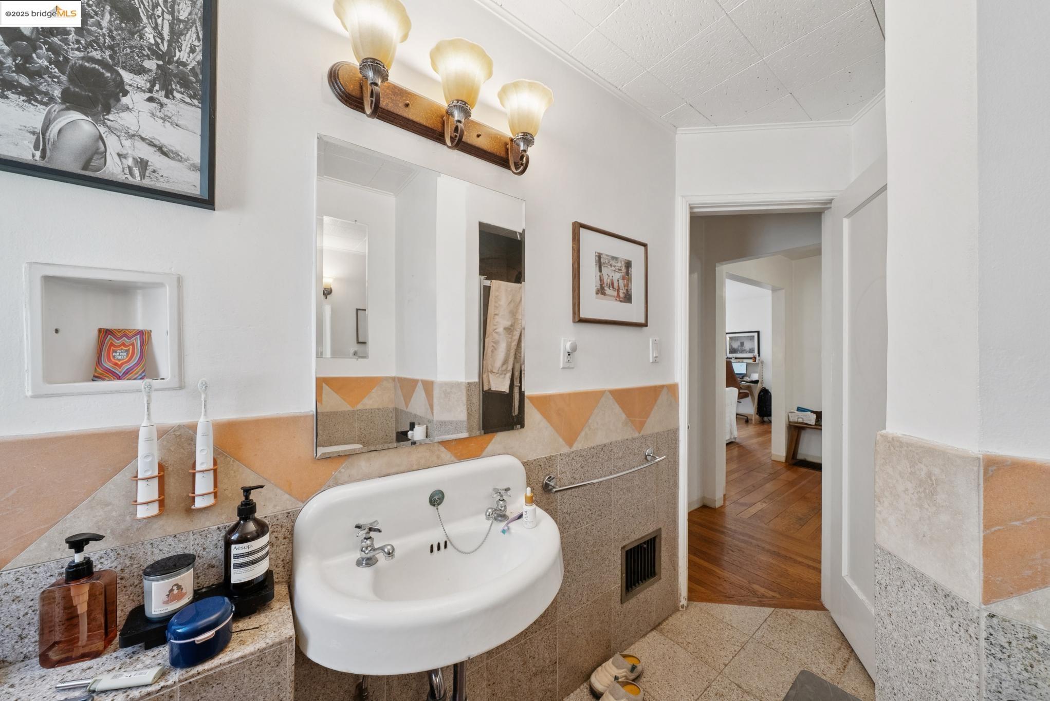 Detail Gallery Image 13 of 57 For 1033 Walker Ave, Oakland,  CA 94610 - – Beds | – Baths