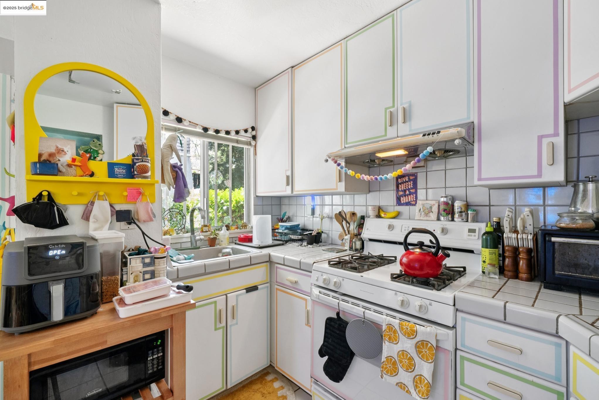 Detail Gallery Image 17 of 57 For 1033 Walker Ave, Oakland,  CA 94610 - – Beds | – Baths