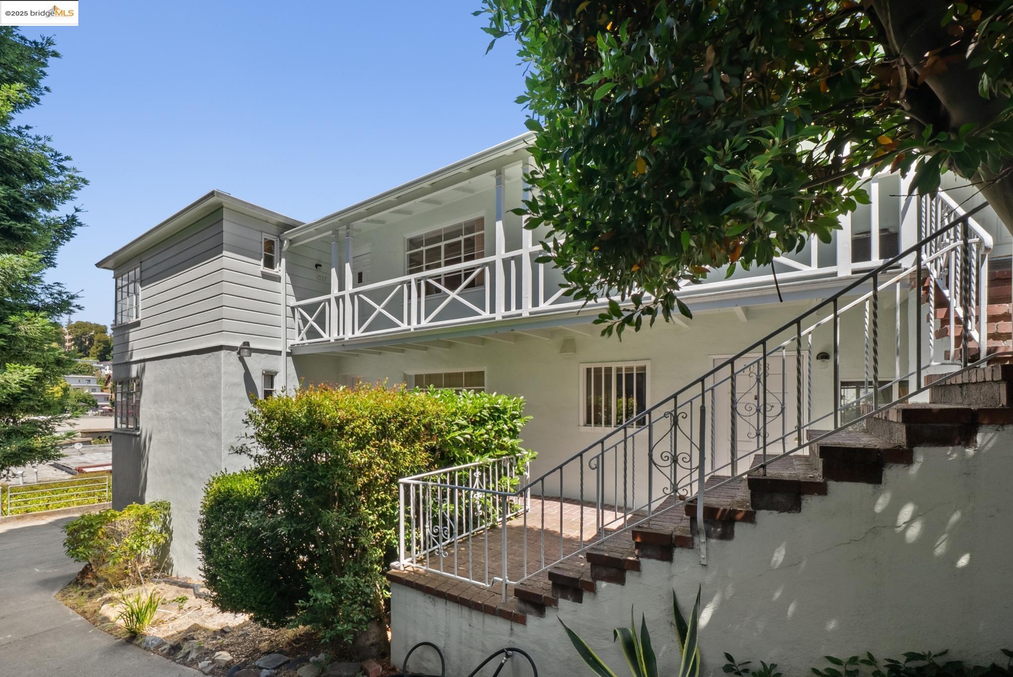 Detail Gallery Image 3 of 57 For 1033 Walker Ave, Oakland,  CA 94610 - – Beds | – Baths
