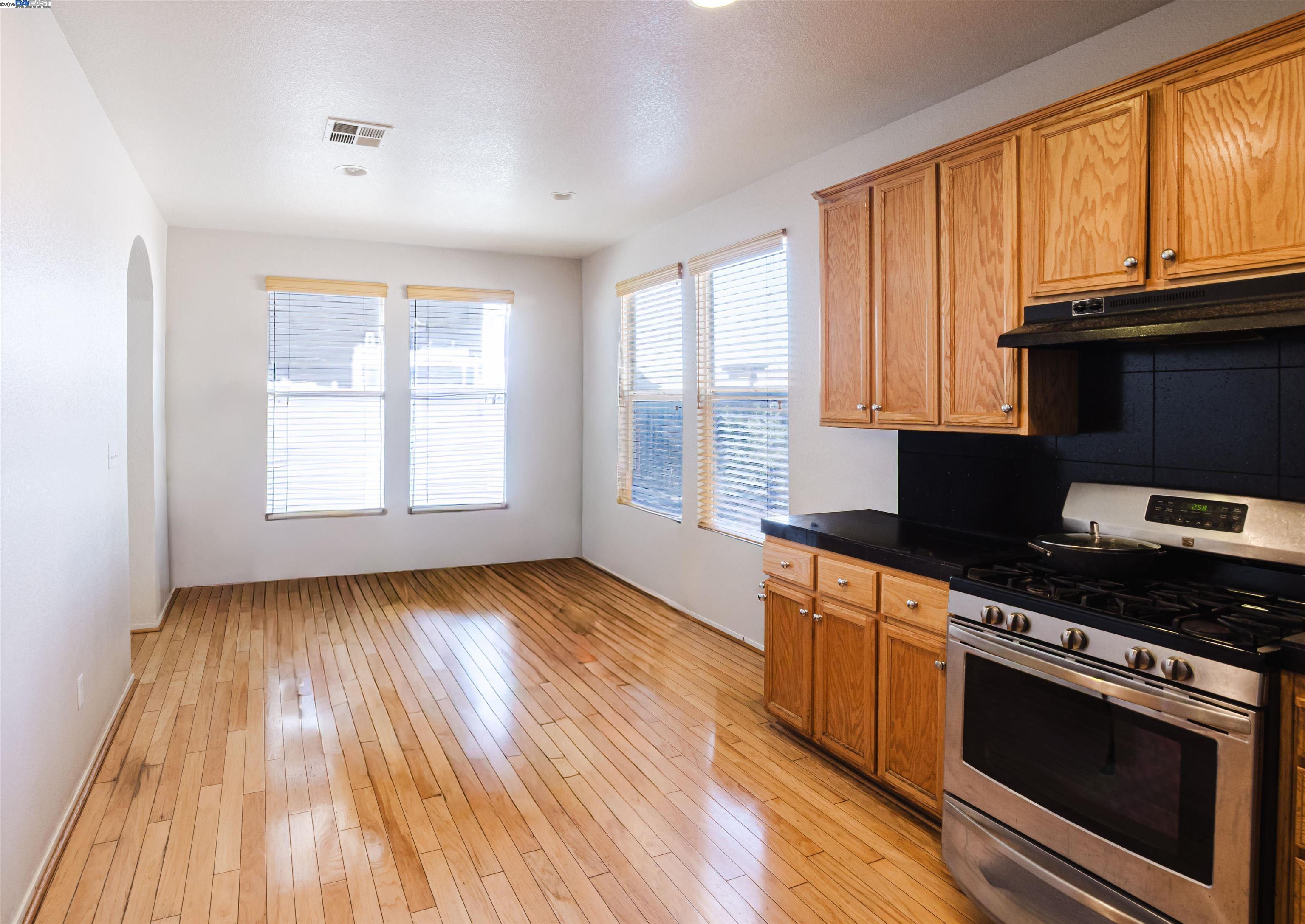 Detail Gallery Image 12 of 30 For 517 Rockingham Way, Tracy,  CA 95376 - 3 Beds | 2/1 Baths