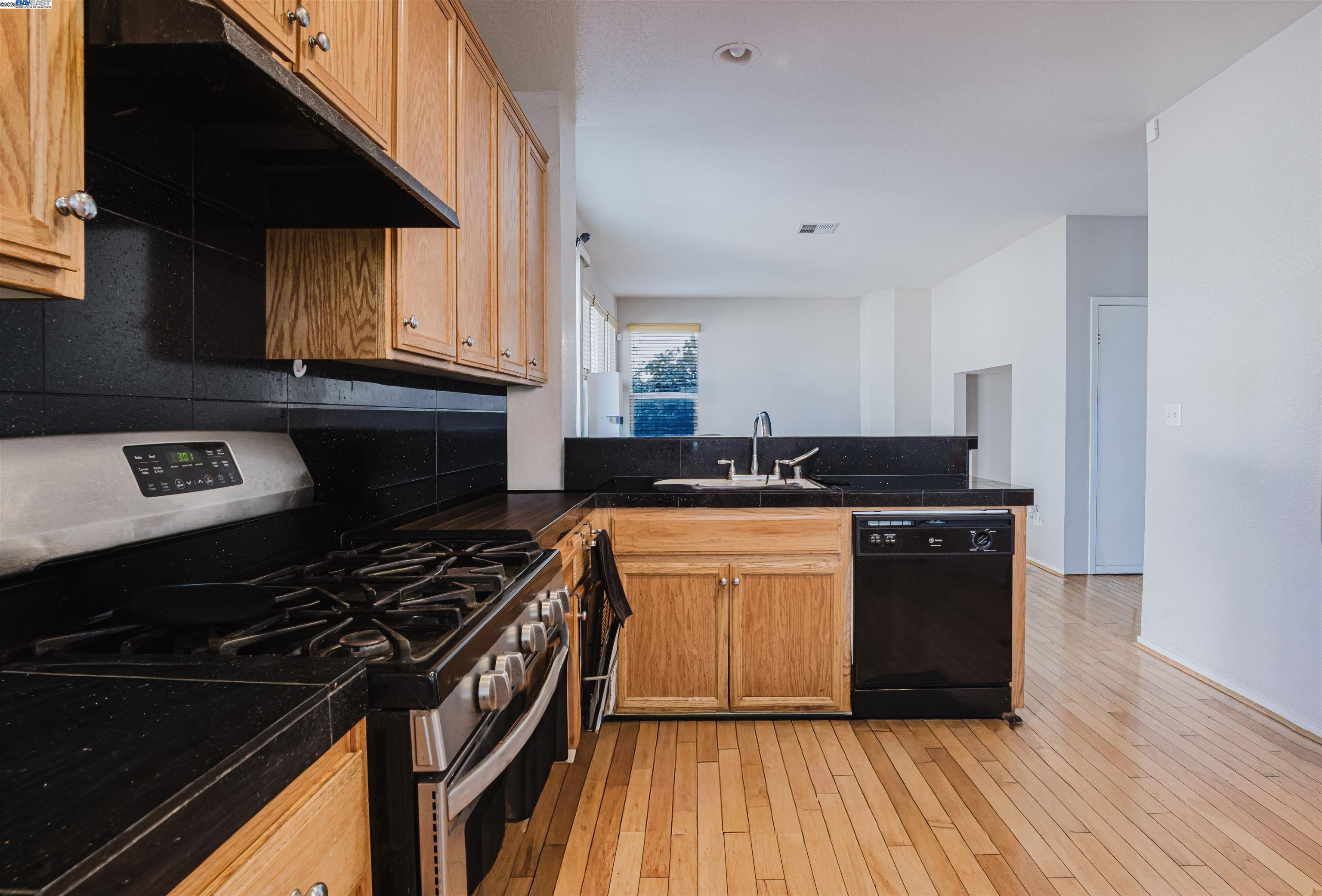 Detail Gallery Image 15 of 30 For 517 Rockingham Way, Tracy,  CA 95376 - 3 Beds | 2/1 Baths