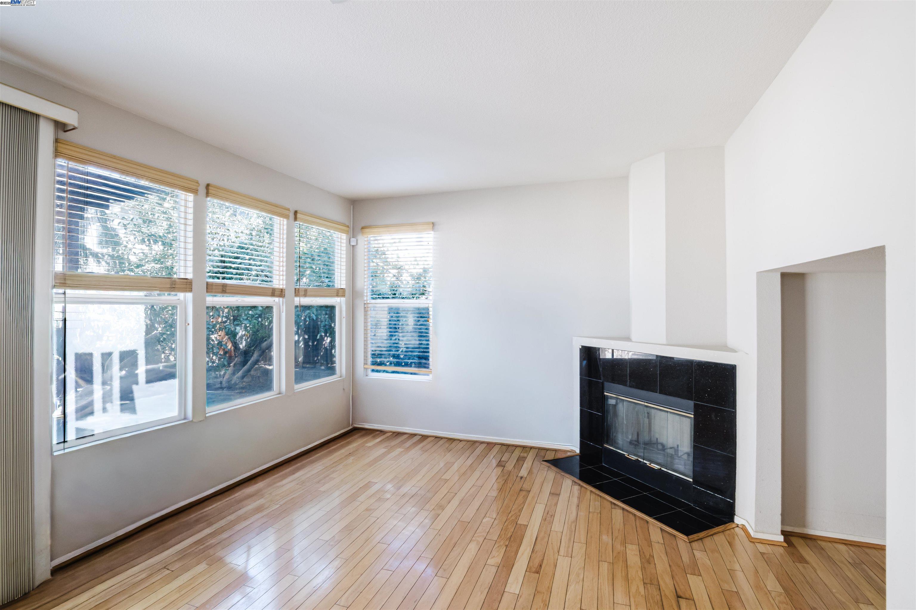 Detail Gallery Image 9 of 30 For 517 Rockingham Way, Tracy,  CA 95376 - 3 Beds | 2/1 Baths