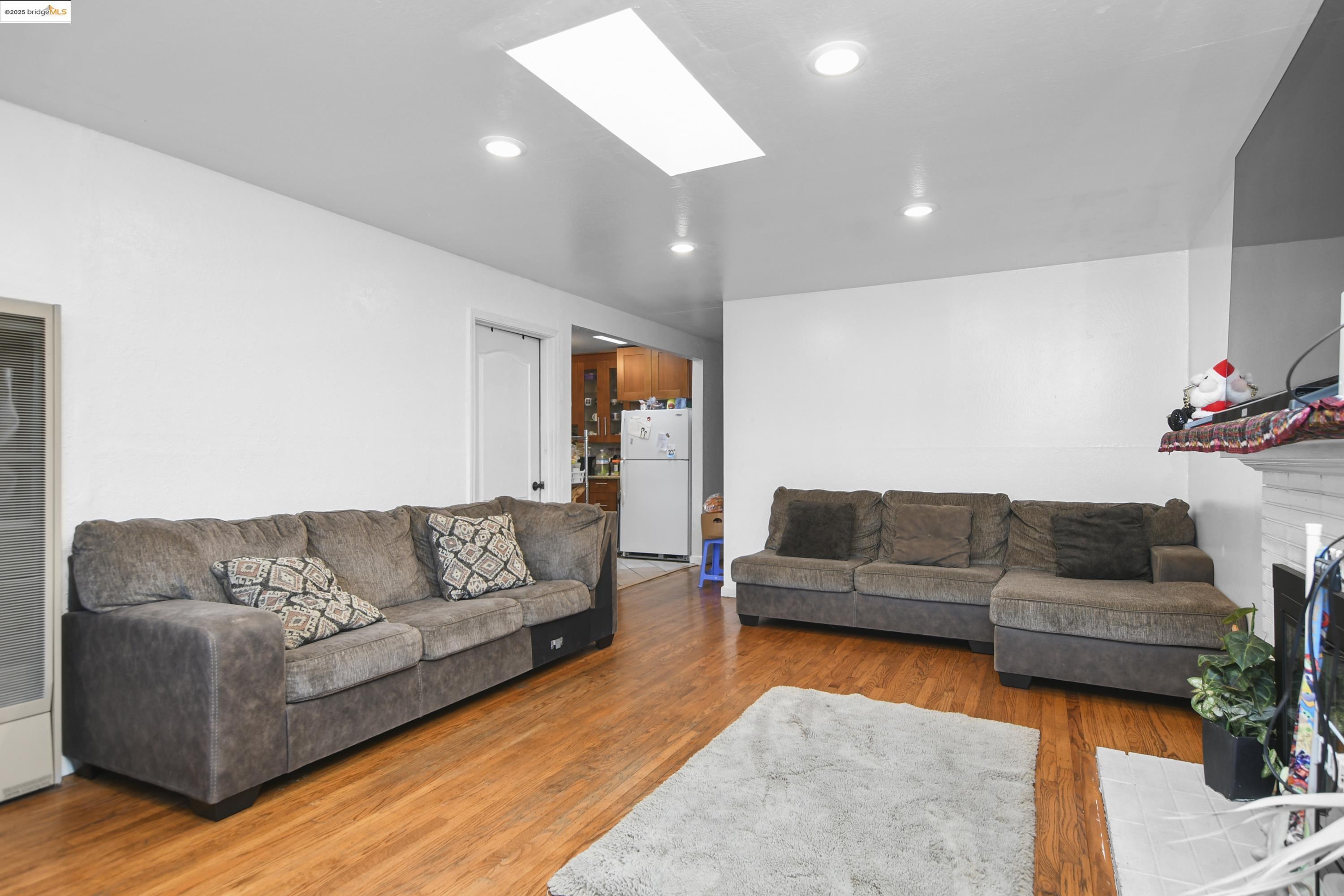 Detail Gallery Image 6 of 26 For 447 S 16th St, Richmond,  CA 94804 - 4 Beds | 2 Baths