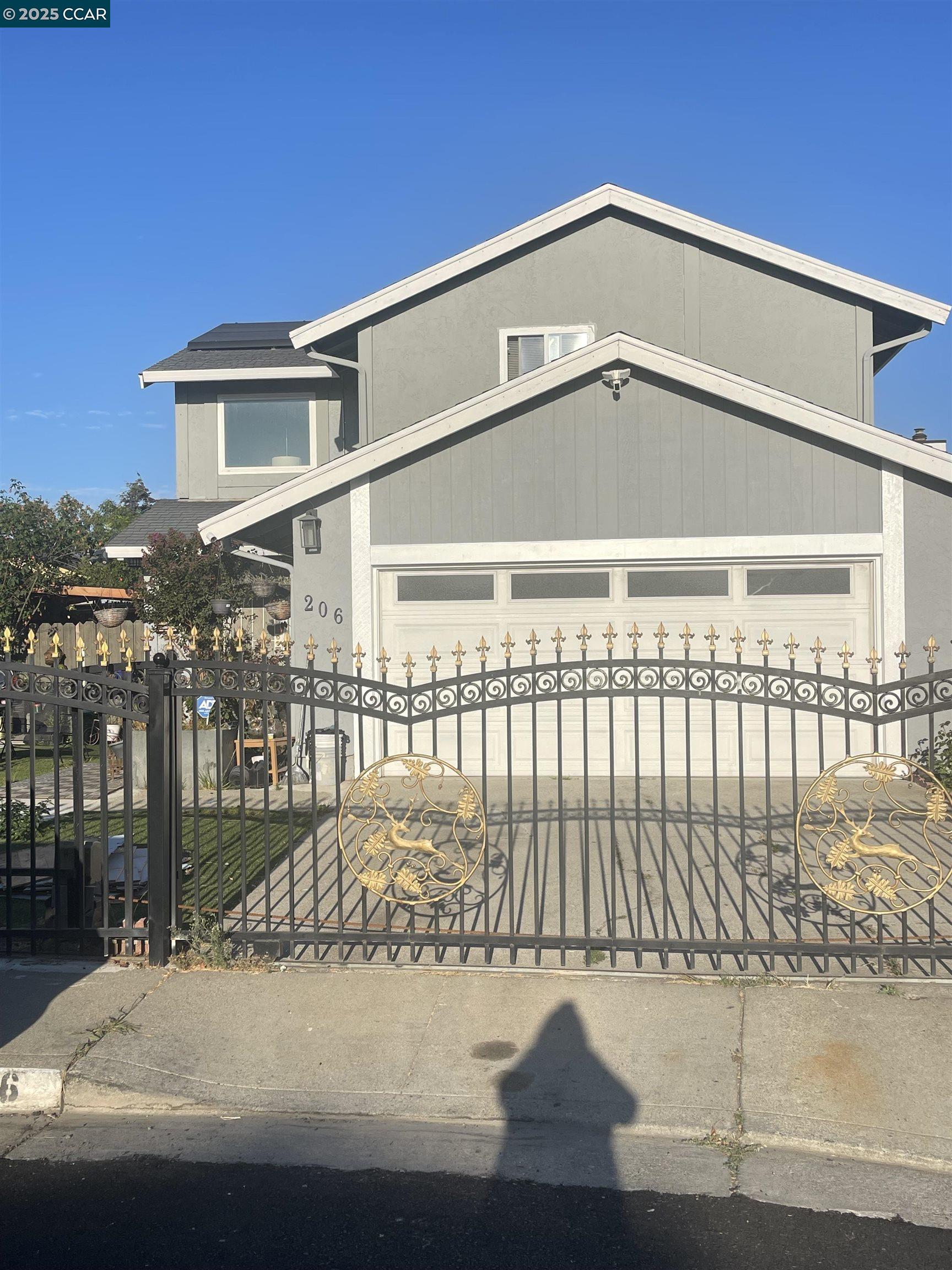 Detail Gallery Image 1 of 12 For 206 Berk Pl, Richmond,  CA 94804 - 4 Beds | 2/1 Baths