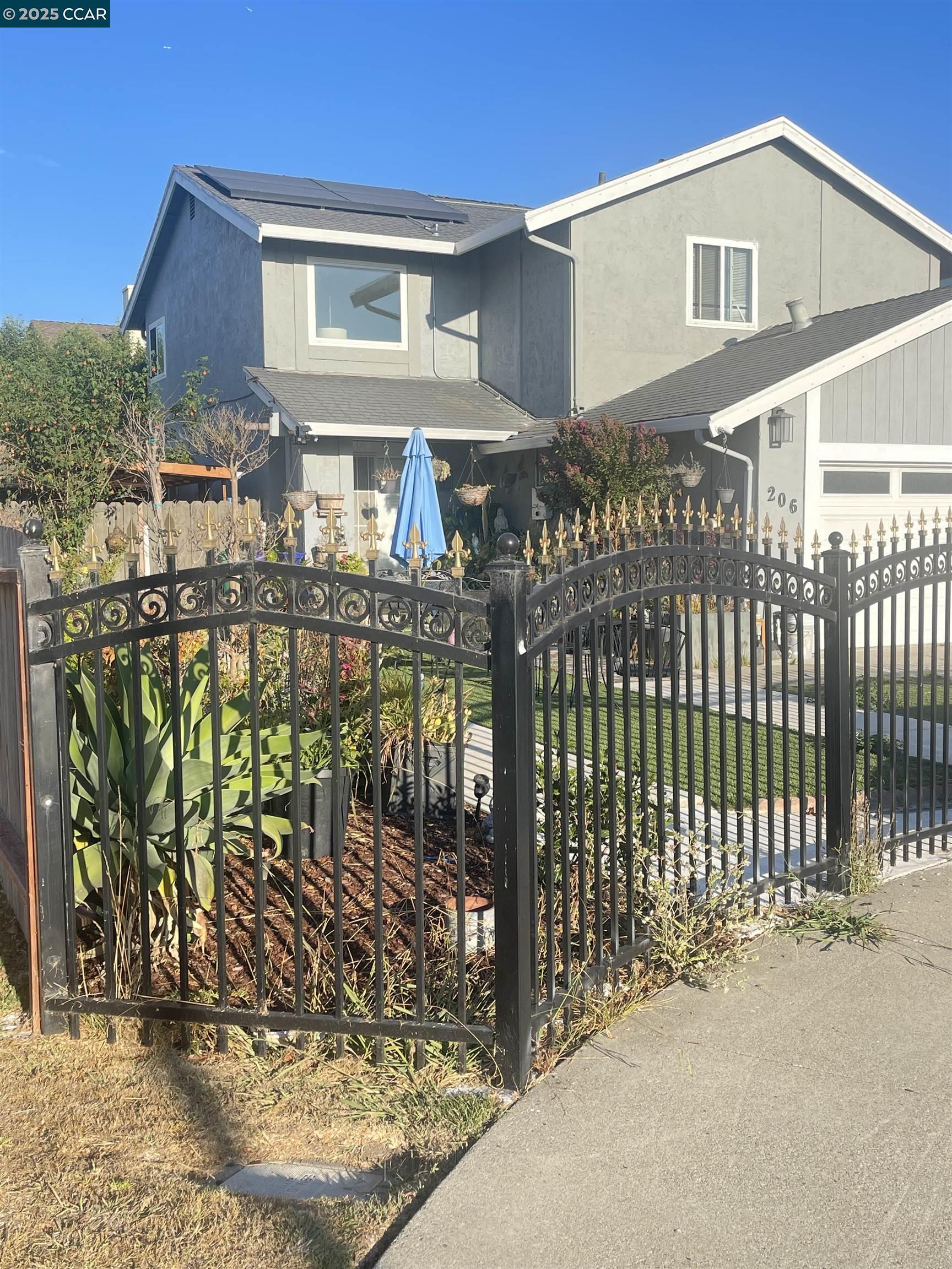 Detail Gallery Image 2 of 12 For 206 Berk Pl, Richmond,  CA 94804 - 4 Beds | 2/1 Baths