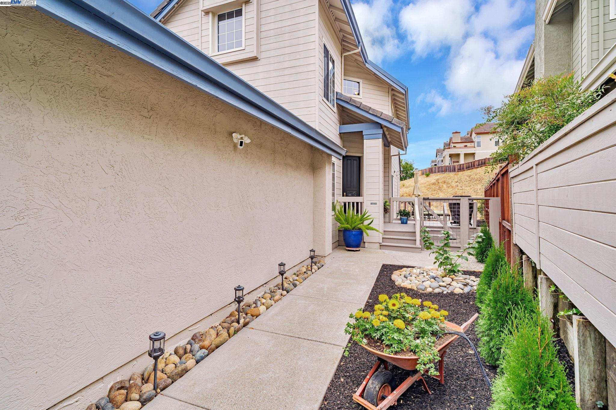 Detail Gallery Image 3 of 52 For 47 Summer Hill Court, Danville,  CA 94526 - 3 Beds | 3 Baths