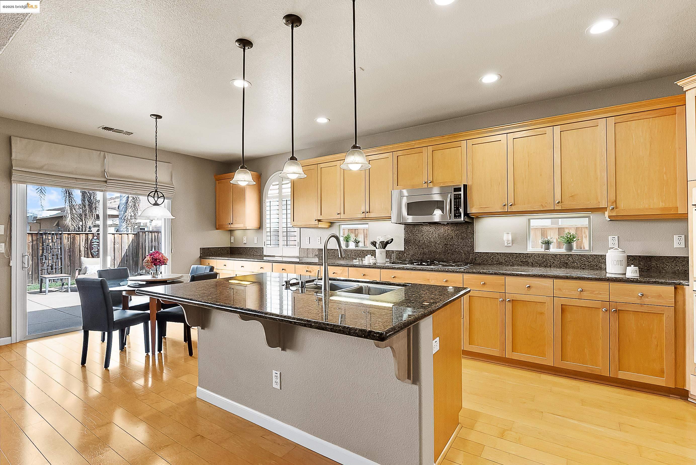 Detail Gallery Image 13 of 41 For 5282 Fern Ridge Cir, Discovery Bay,  CA 94505 - 5 Beds | 2/1 Baths