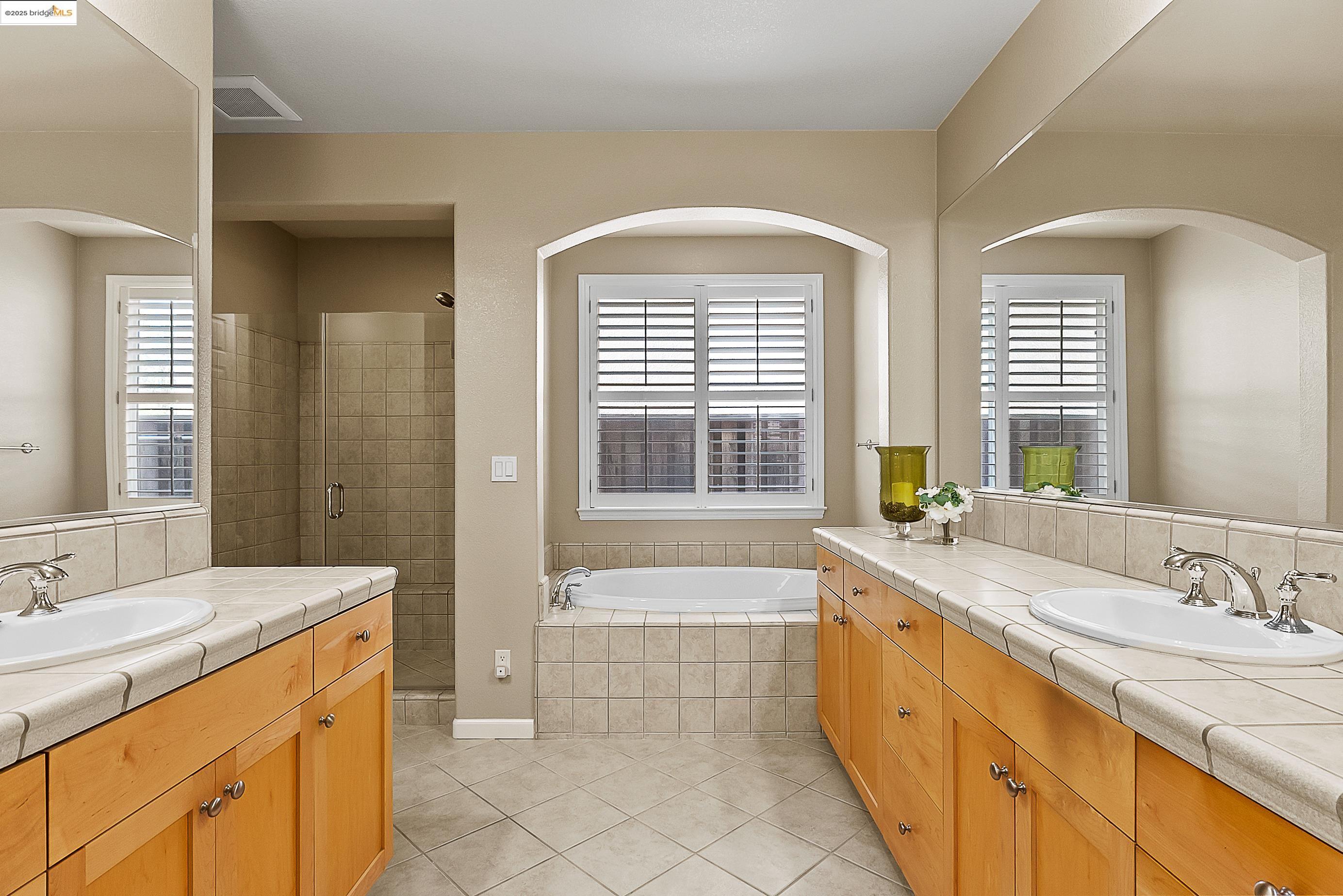 Detail Gallery Image 17 of 41 For 5282 Fern Ridge Cir, Discovery Bay,  CA 94505 - 5 Beds | 2/1 Baths