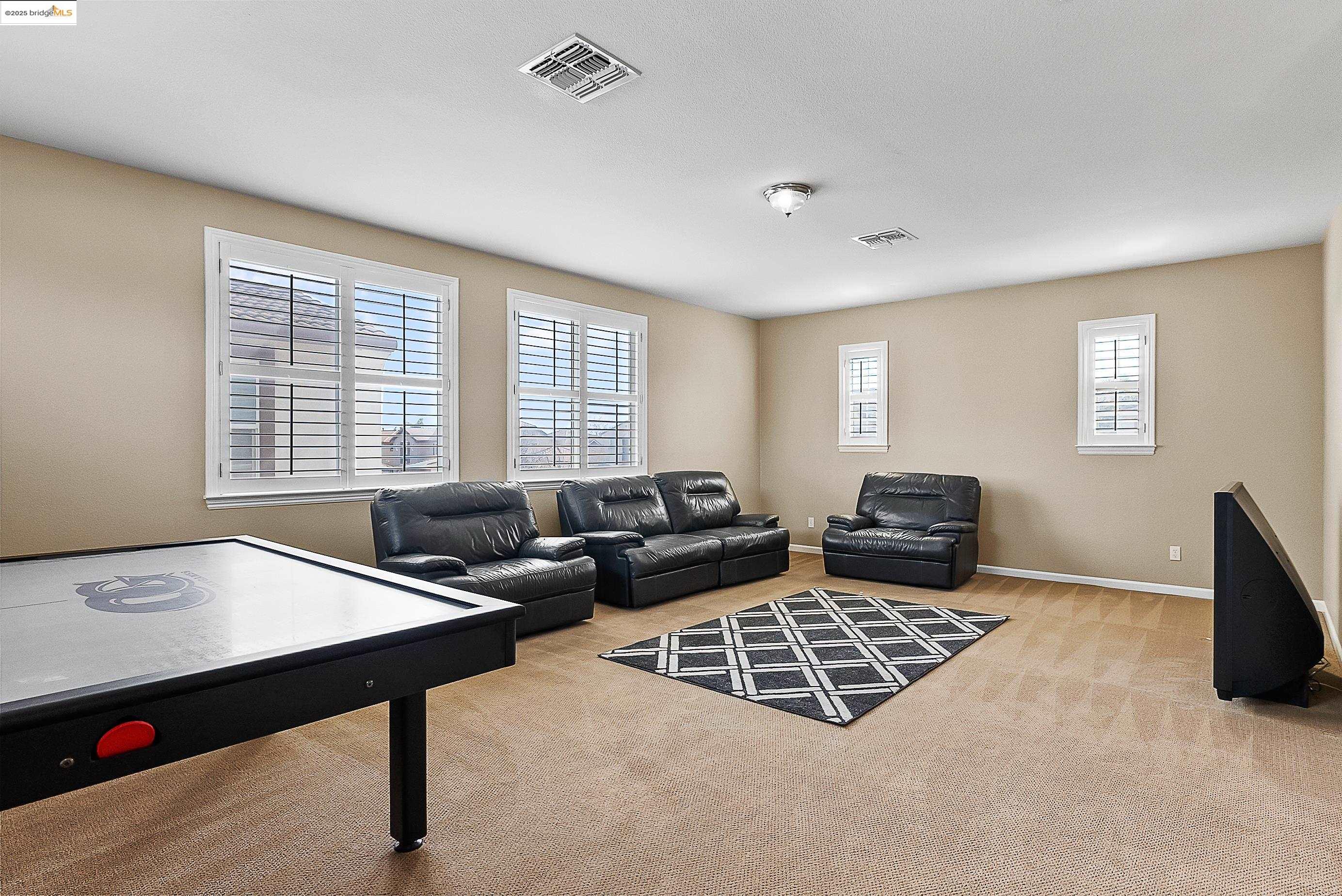 Detail Gallery Image 23 of 41 For 5282 Fern Ridge Cir, Discovery Bay,  CA 94505 - 5 Beds | 2/1 Baths