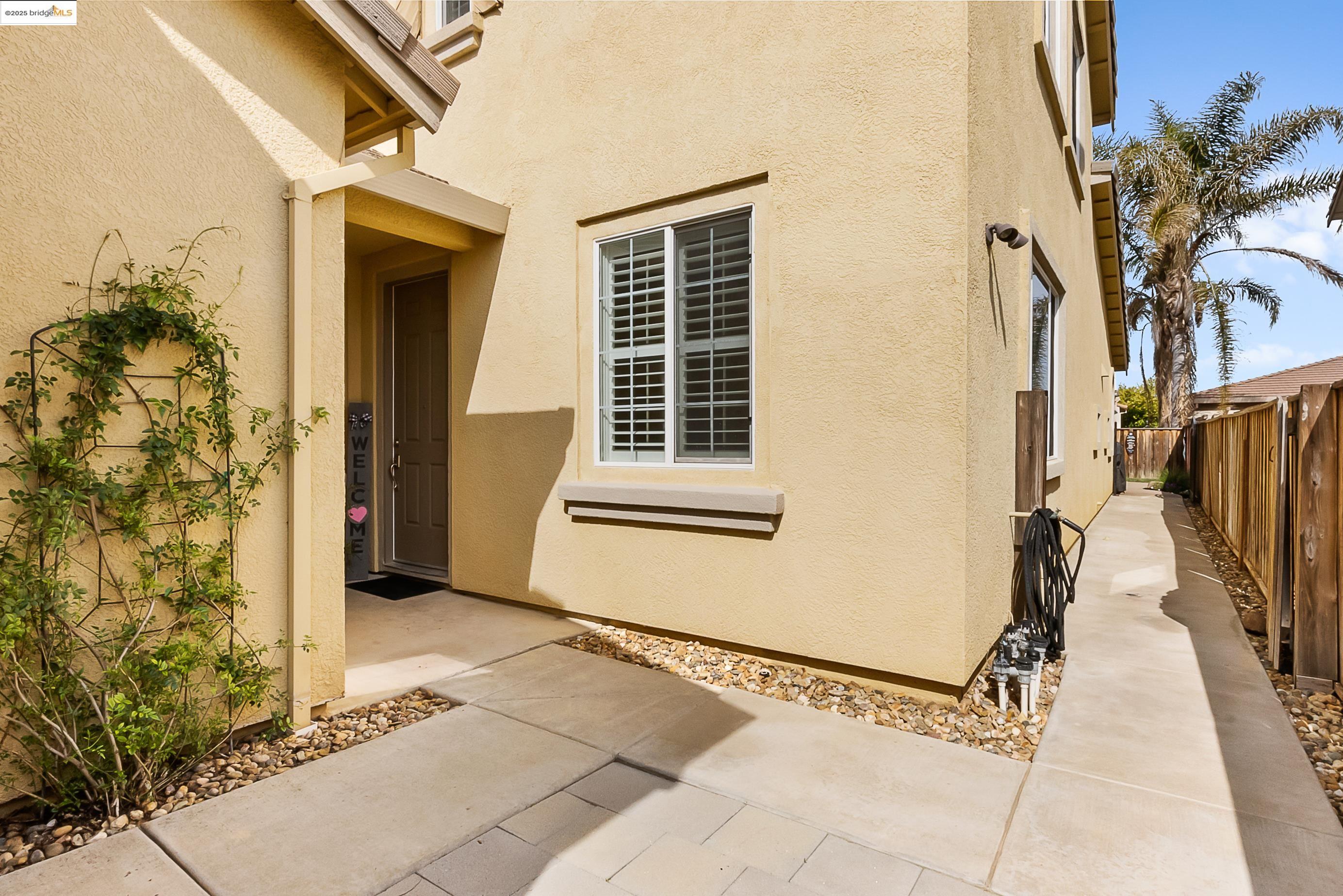 Detail Gallery Image 4 of 41 For 5282 Fern Ridge Cir, Discovery Bay,  CA 94505 - 5 Beds | 2/1 Baths