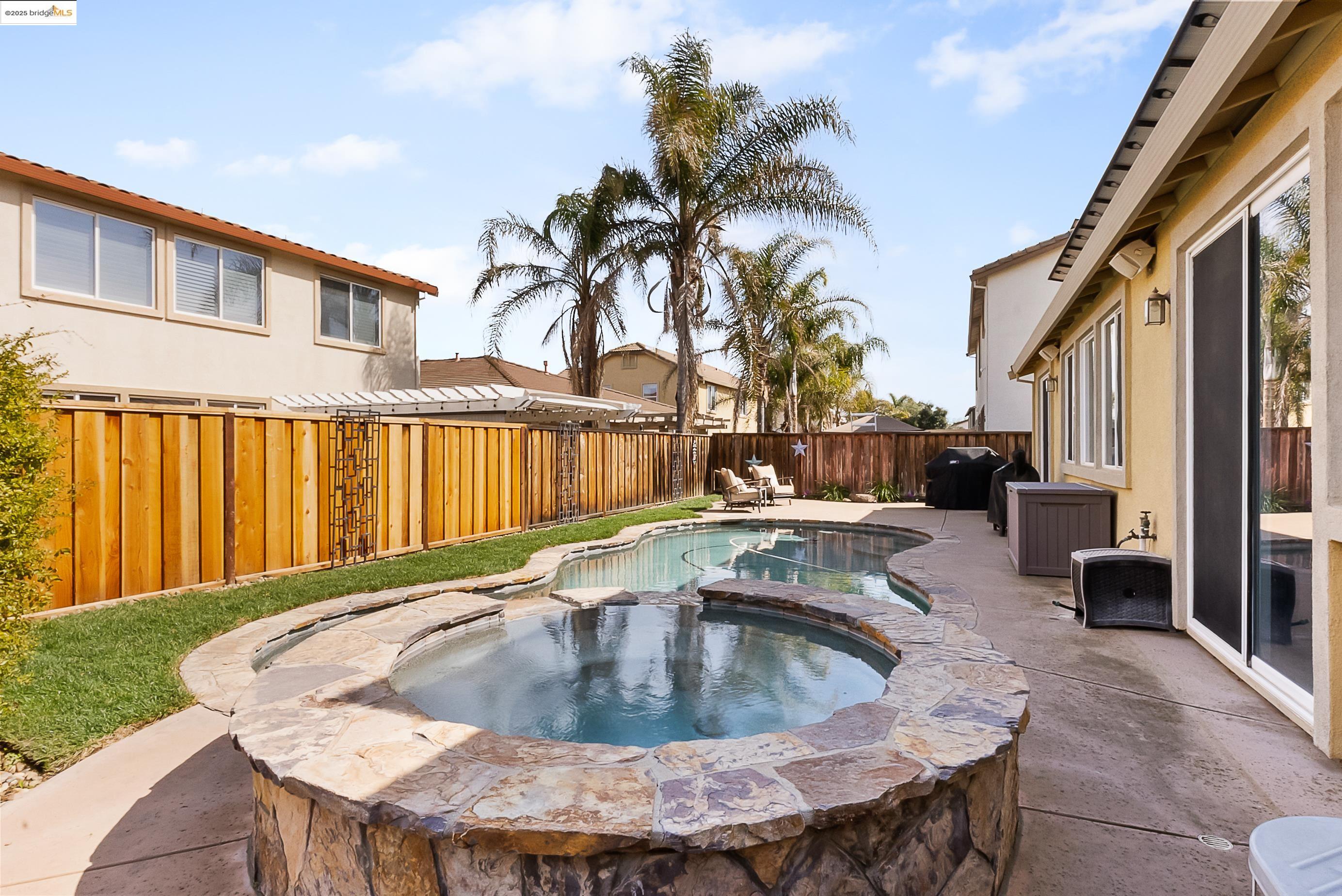 Detail Gallery Image 32 of 41 For 5282 Fern Ridge Cir, Discovery Bay,  CA 94505 - 5 Beds | 2/1 Baths