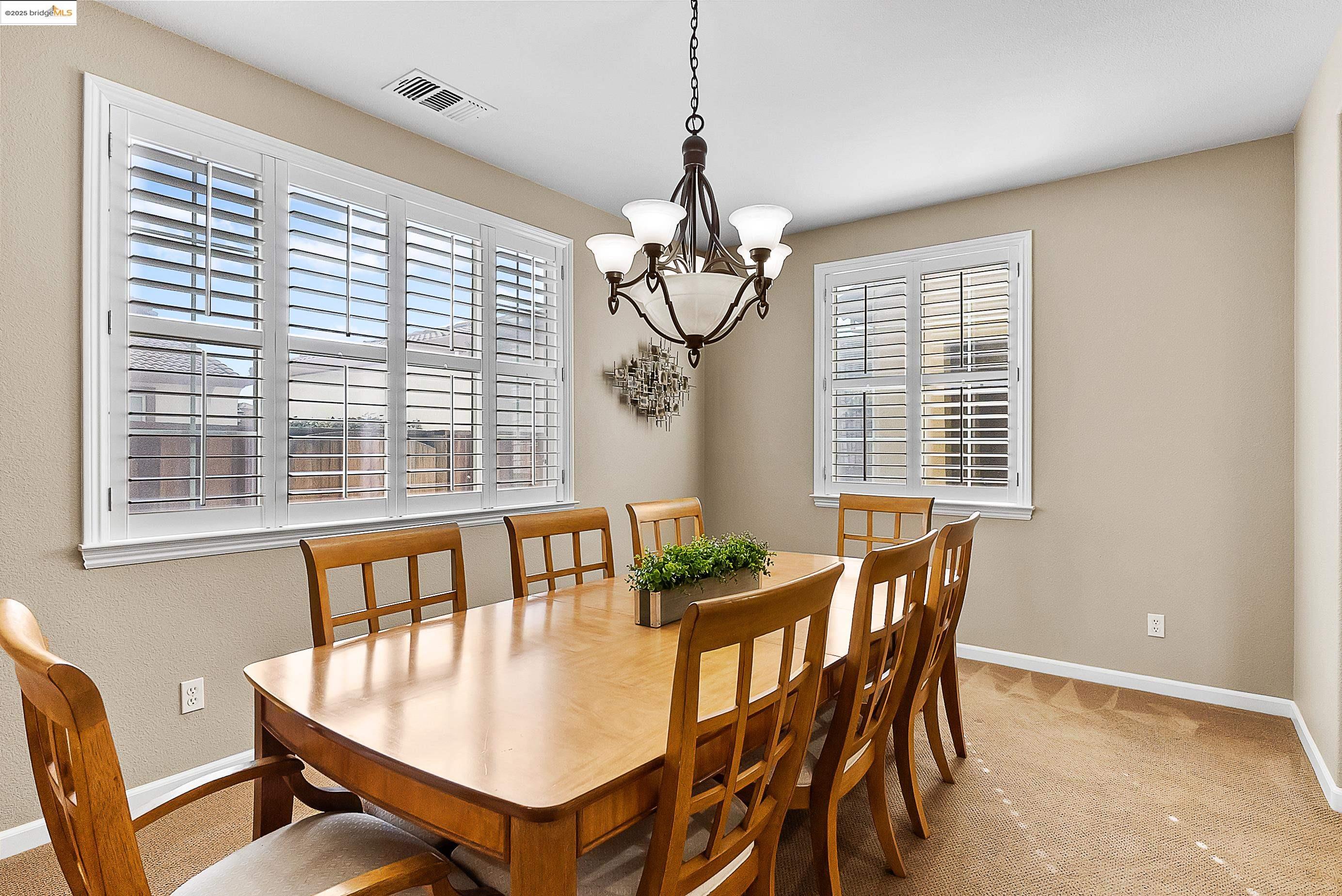 Detail Gallery Image 6 of 41 For 5282 Fern Ridge Cir, Discovery Bay,  CA 94505 - 5 Beds | 2/1 Baths