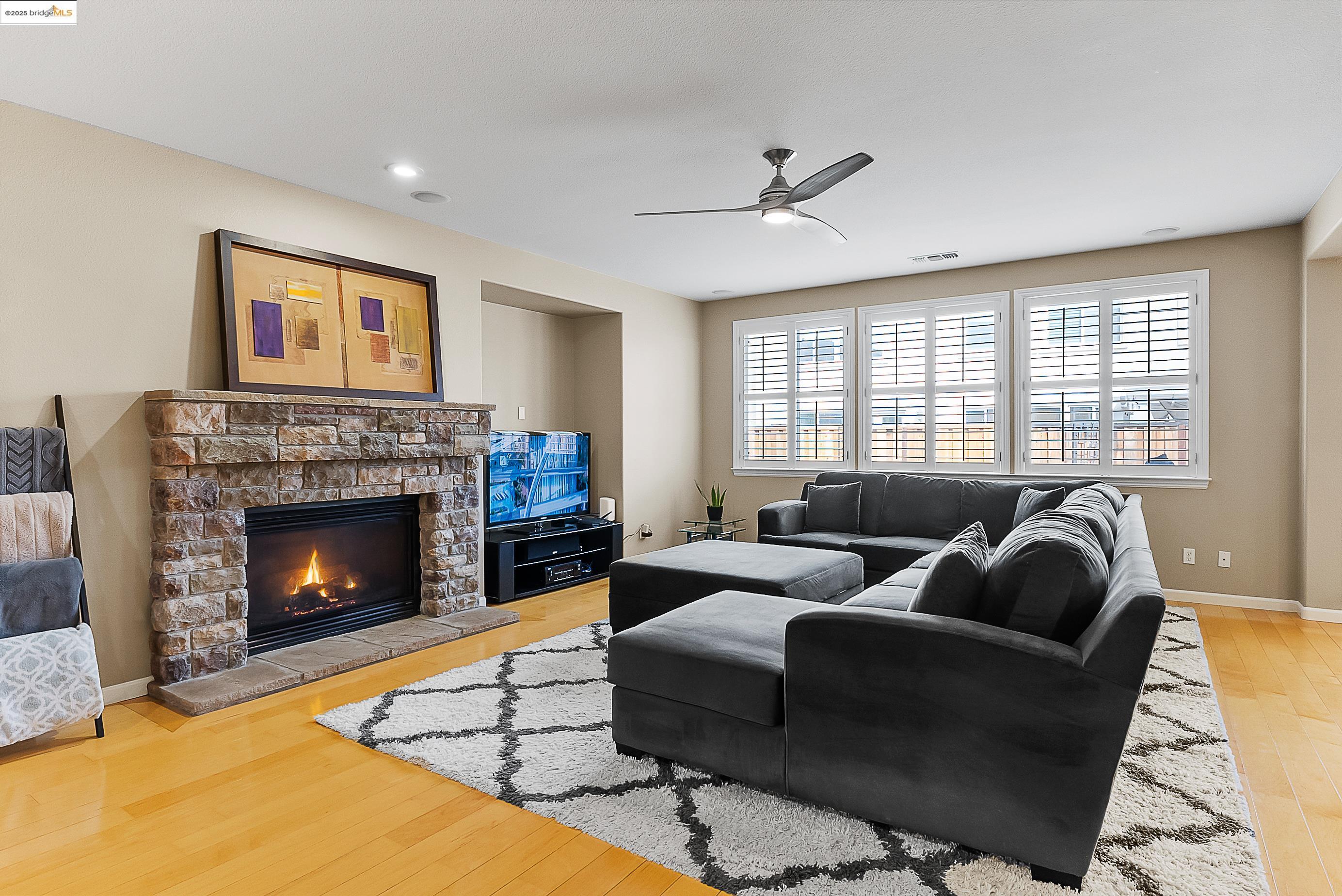 Detail Gallery Image 7 of 41 For 5282 Fern Ridge Cir, Discovery Bay,  CA 94505 - 5 Beds | 2/1 Baths