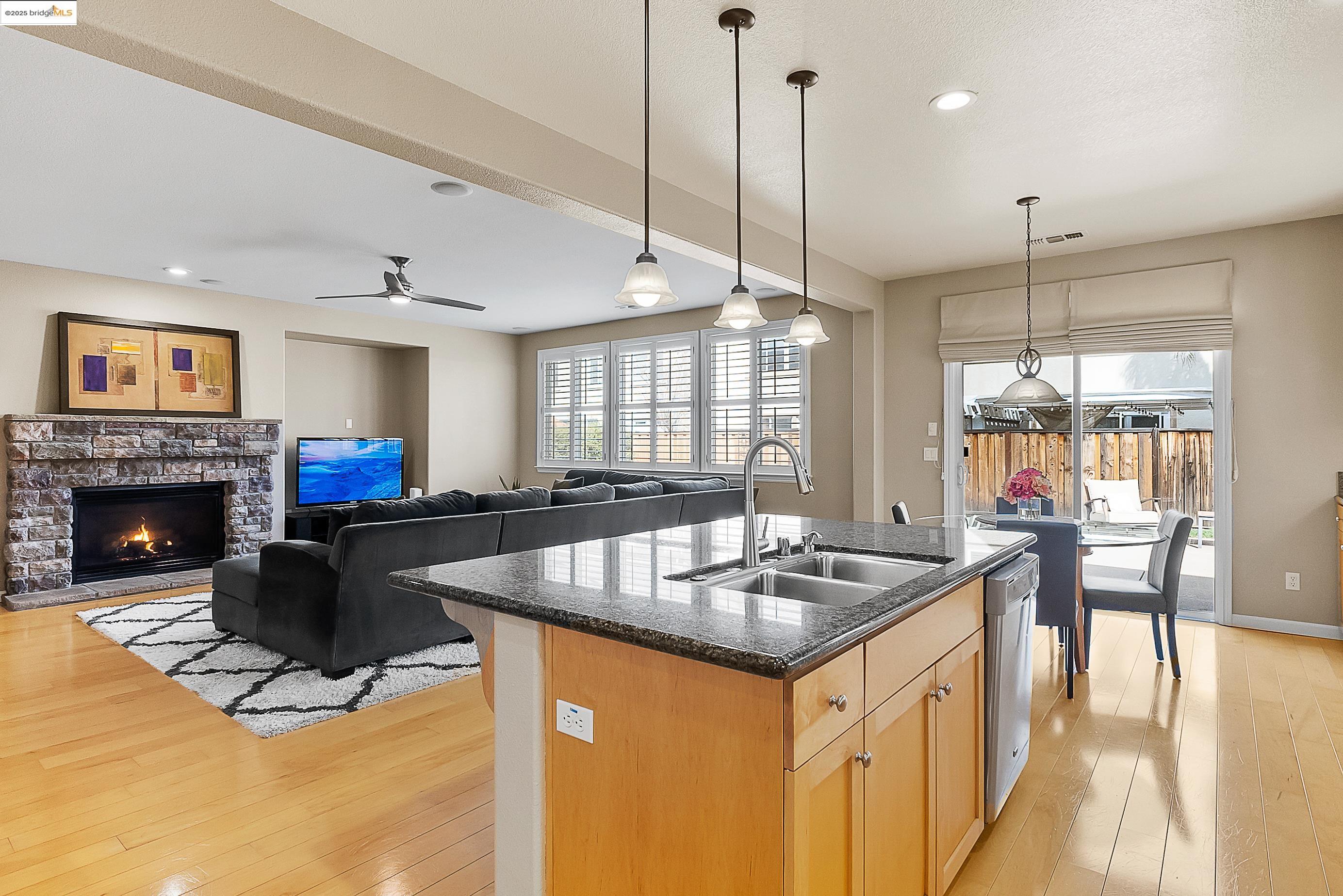 Detail Gallery Image 9 of 41 For 5282 Fern Ridge Cir, Discovery Bay,  CA 94505 - 5 Beds | 2/1 Baths