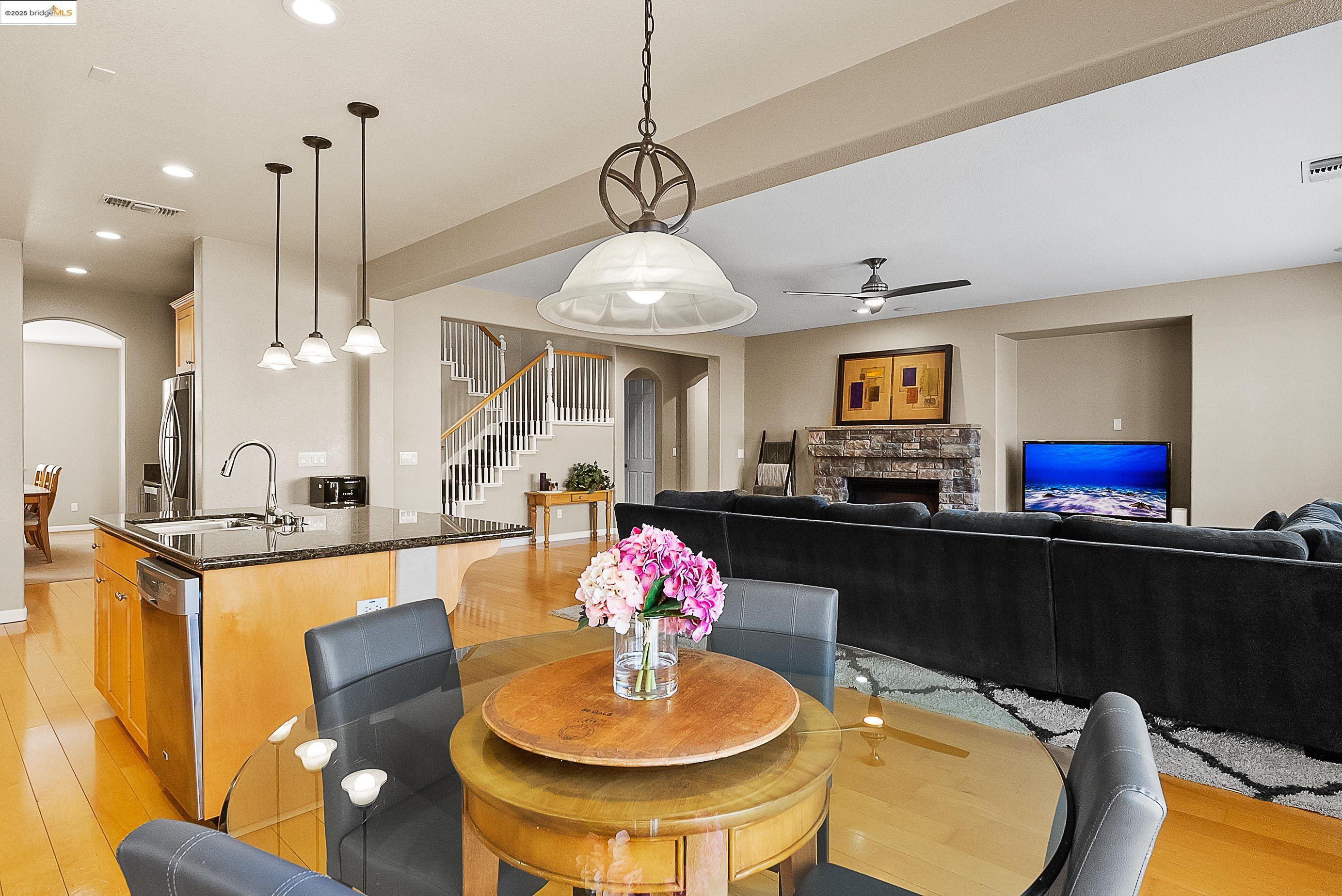 Detail Gallery Image 10 of 41 For 5282 Fern Ridge Cir, Discovery Bay,  CA 94505 - 5 Beds | 2/1 Baths