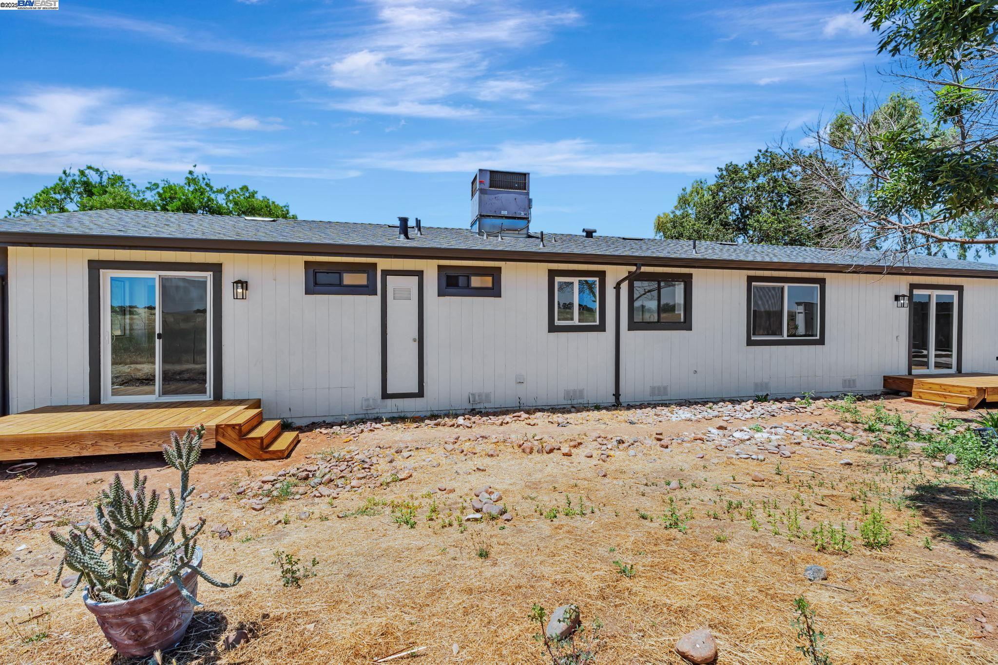 Detail Gallery Image 1 of 13 For 29950 E Highway 26, Linden,  CA 95236 - 3 Beds | 2 Baths