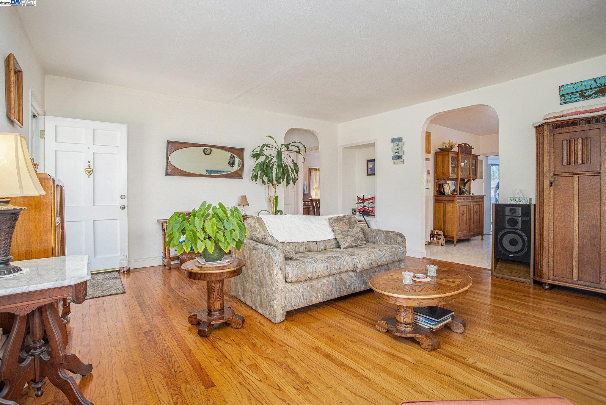 Detail Gallery Image 7 of 21 For 2214 D St, Hayward,  CA 94541 - 2 Beds | 1 Baths