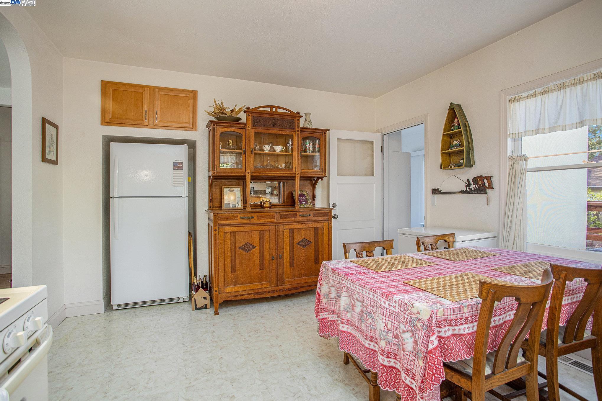 Detail Gallery Image 10 of 21 For 2214 D St, Hayward,  CA 94541 - 2 Beds | 1 Baths