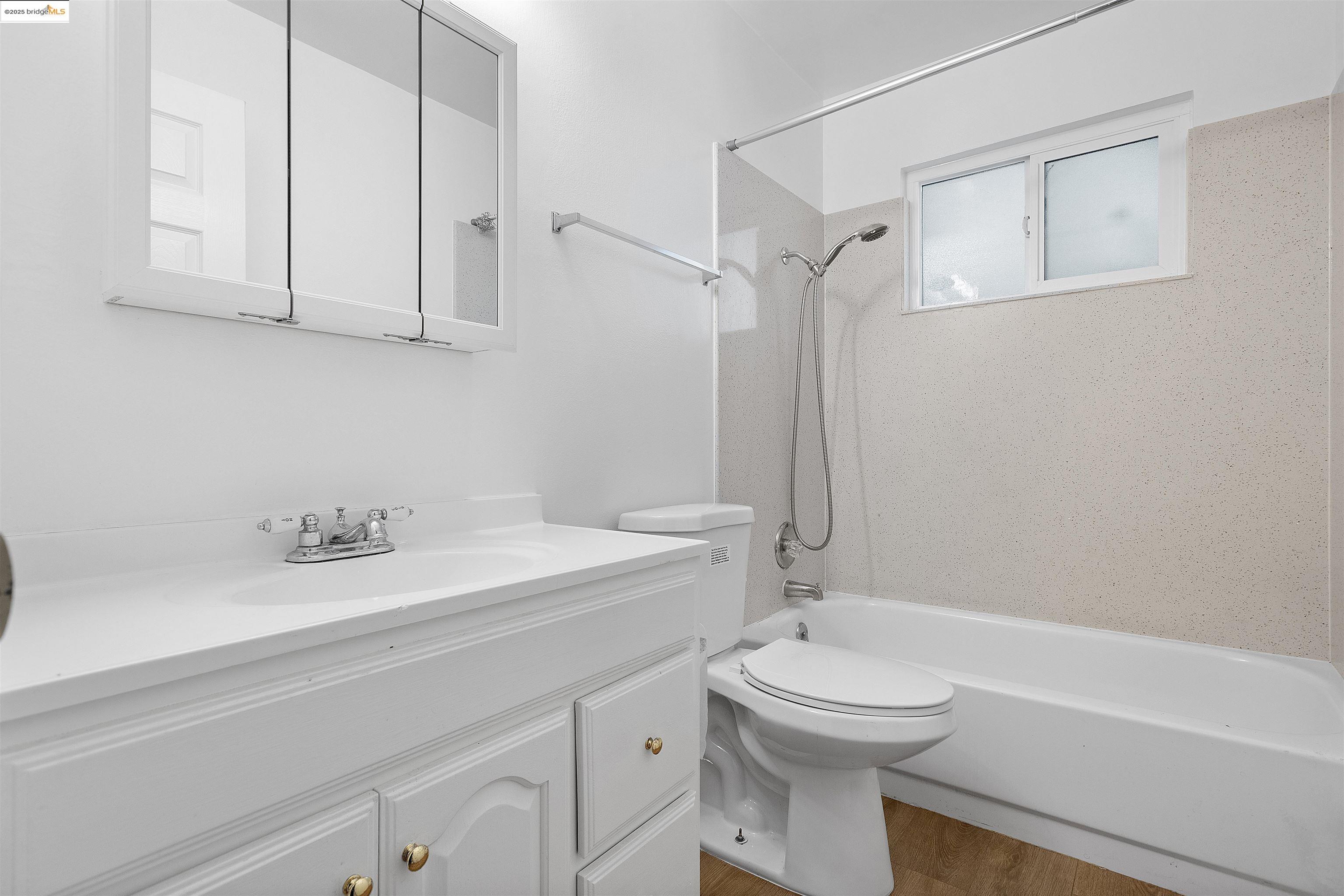 Detail Gallery Image 8 of 17 For 3639 Patterson Ave, Oakland,  CA 94619 - – Beds | – Baths
