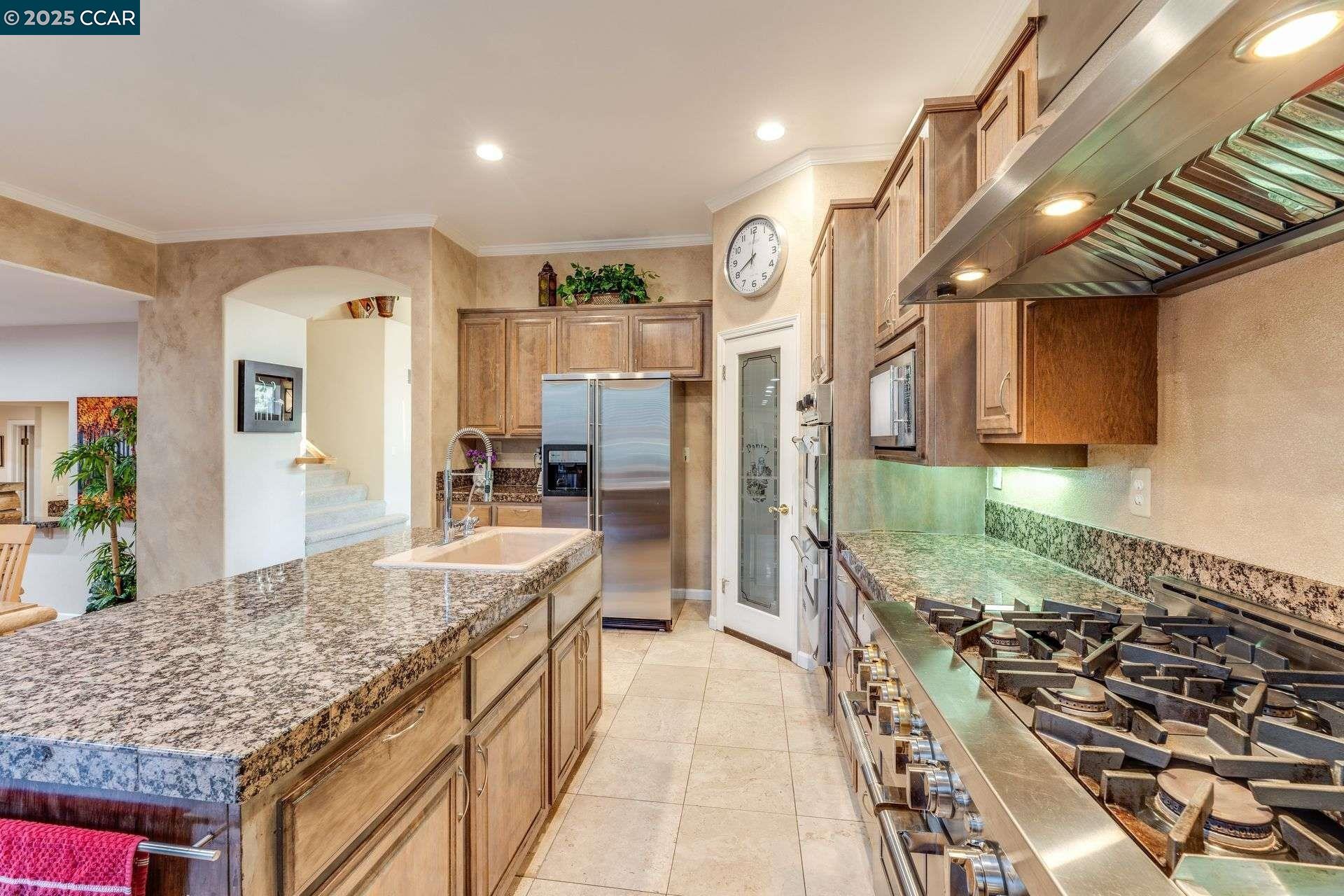 Detail Gallery Image 16 of 53 For 1105 Peacock Creek Drive, Clayton,  CA 94517 - 5 Beds | 3/1 Baths