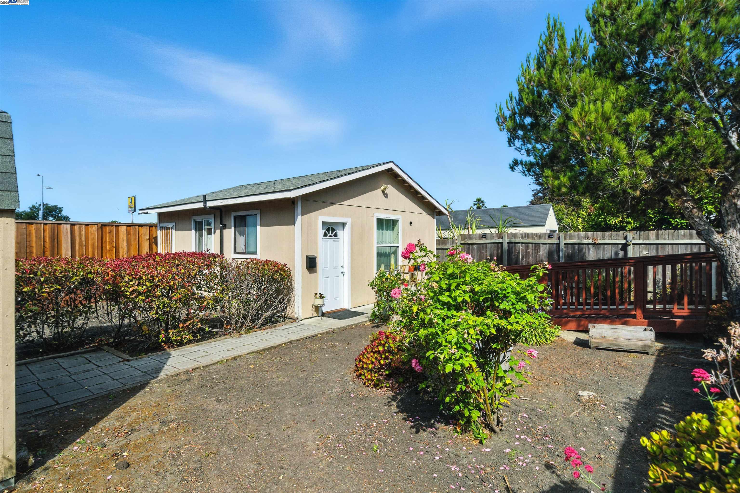 Detail Gallery Image 11 of 32 For 527 N Mclaughlin, Richmond,  CA 94805 - 2 Beds | 1 Baths
