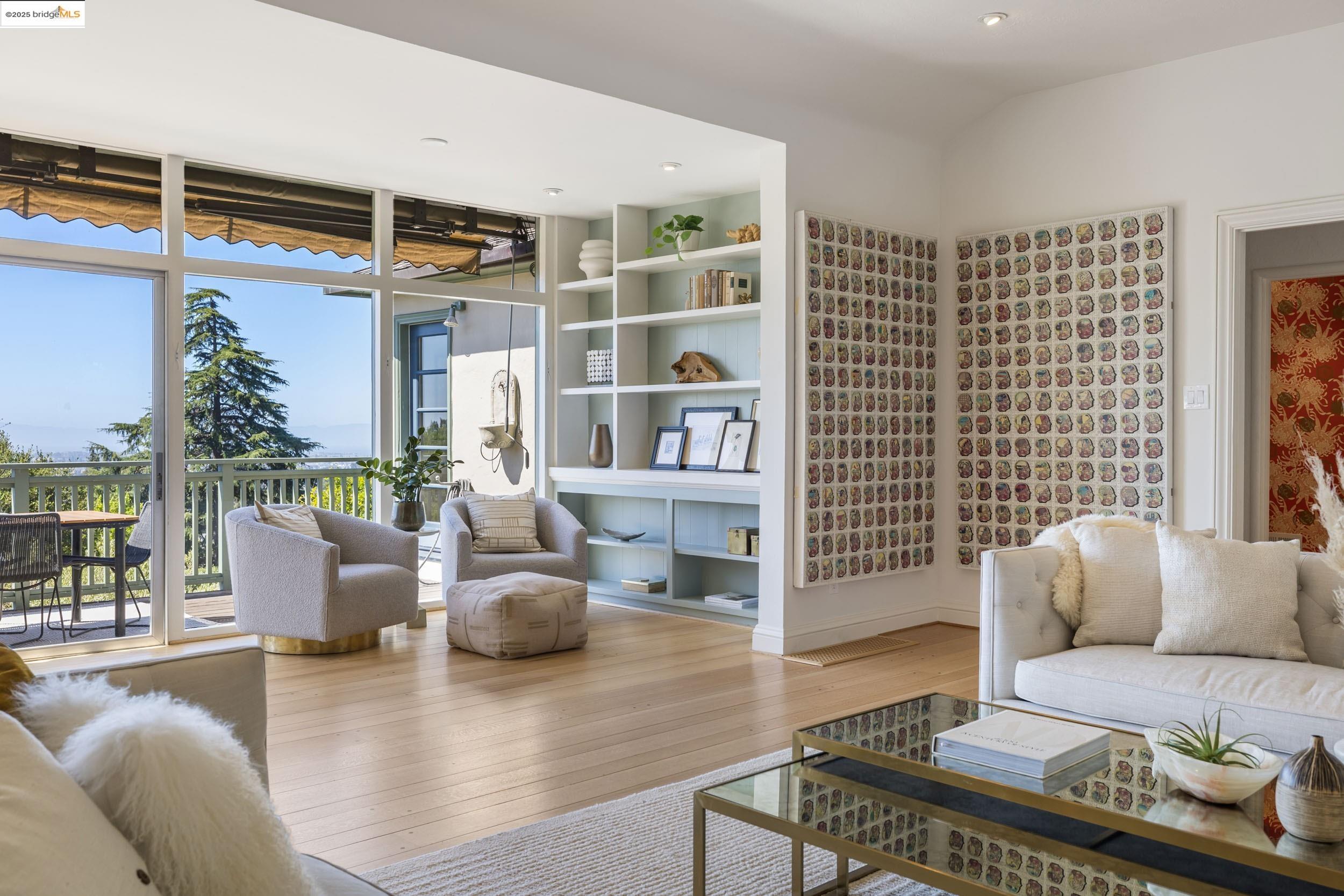 Detail Gallery Image 11 of 57 For 1971 Hoover Ave, Oakland,  CA 94602 - 5 Beds | 5/1 Baths