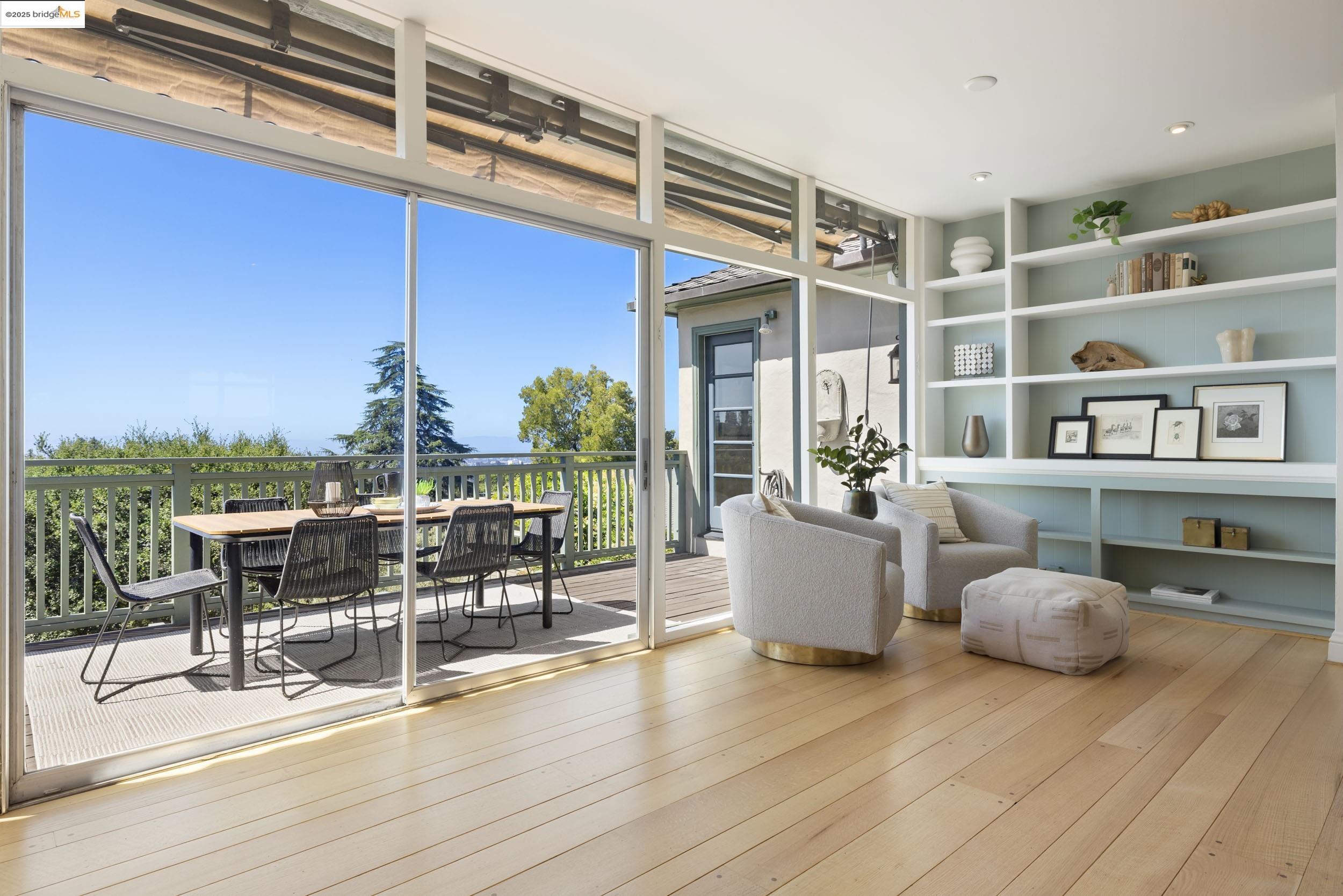 Detail Gallery Image 16 of 57 For 1971 Hoover Ave, Oakland,  CA 94602 - 5 Beds | 5/1 Baths