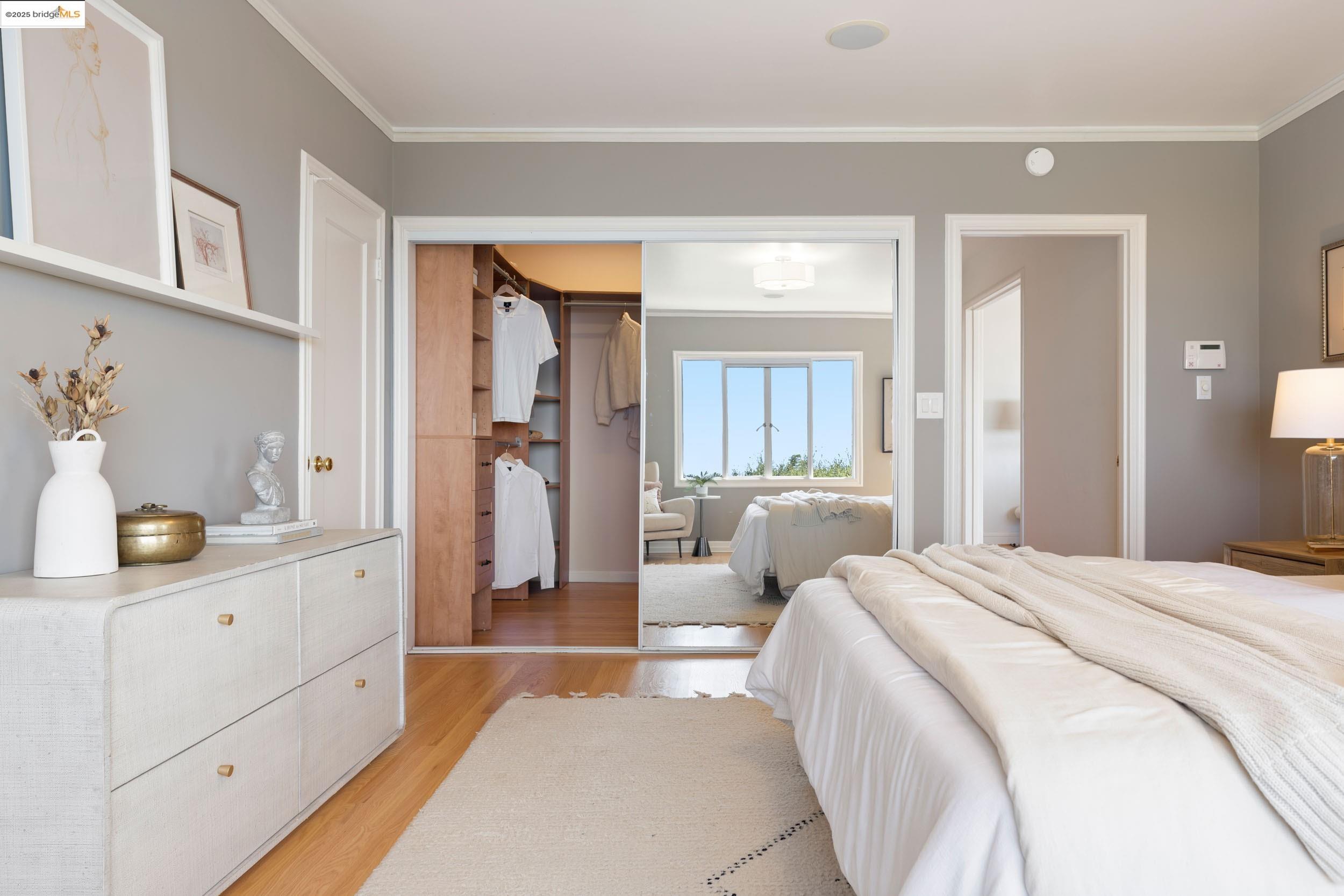 Detail Gallery Image 18 of 57 For 1971 Hoover Ave, Oakland,  CA 94602 - 5 Beds | 5/1 Baths