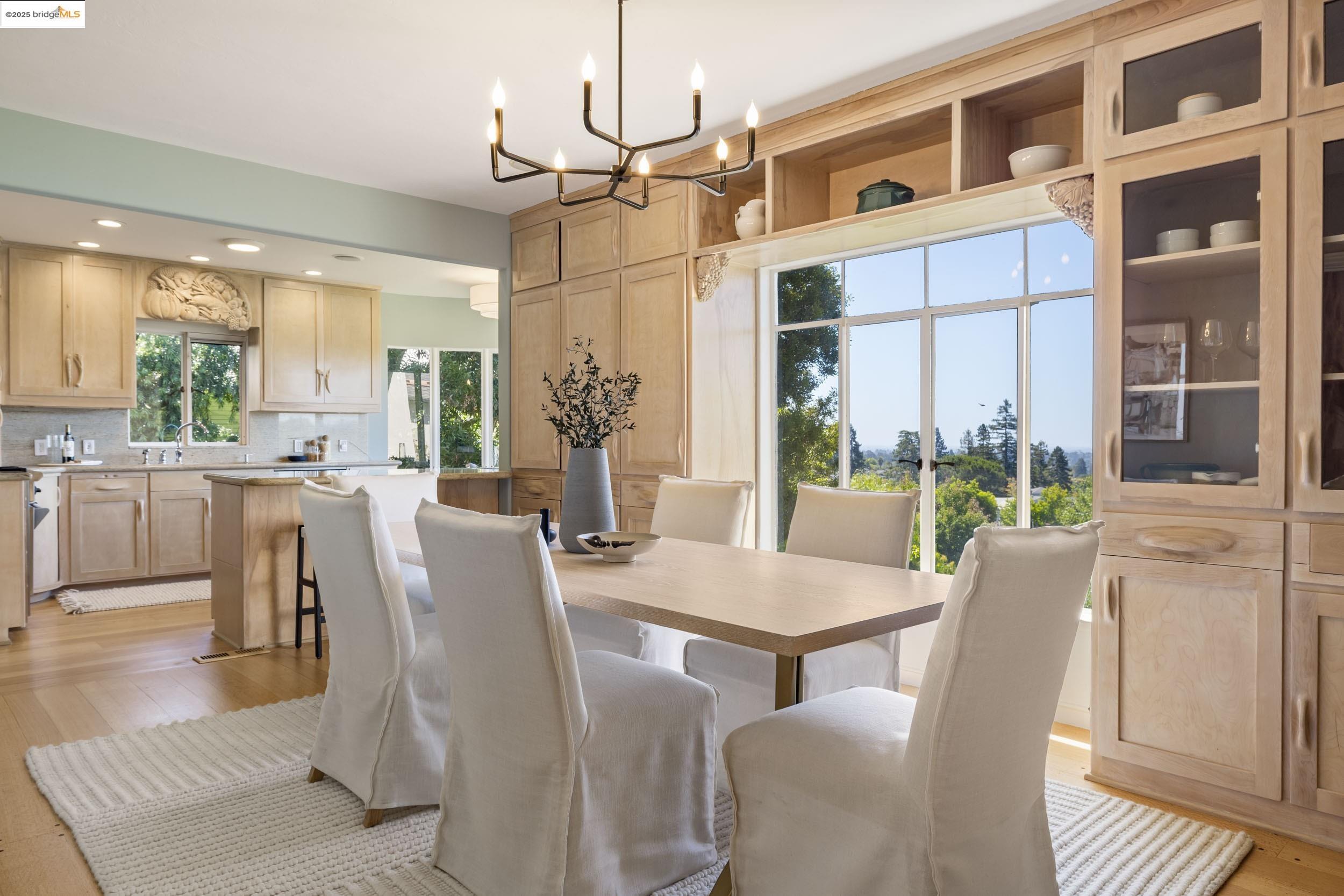 Detail Gallery Image 26 of 57 For 1971 Hoover Ave, Oakland,  CA 94602 - 5 Beds | 5/1 Baths