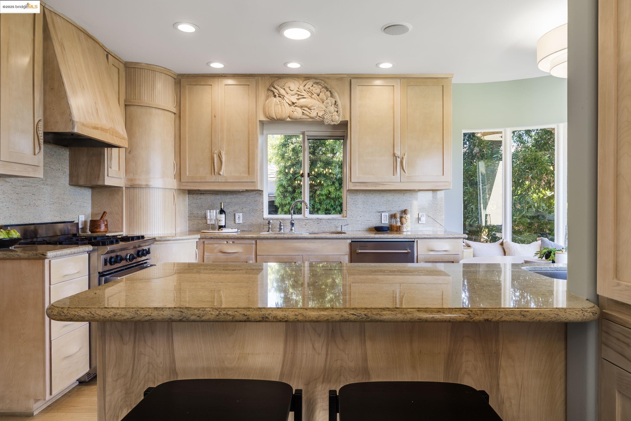 Detail Gallery Image 27 of 57 For 1971 Hoover Ave, Oakland,  CA 94602 - 5 Beds | 5/1 Baths