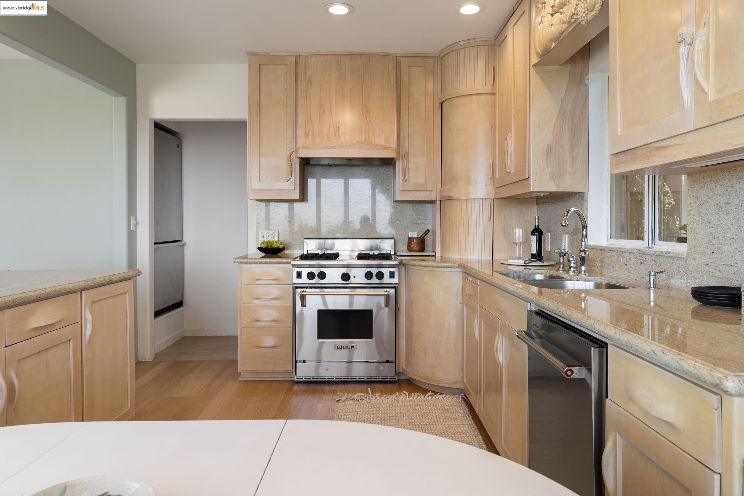 Detail Gallery Image 29 of 57 For 1971 Hoover Ave, Oakland,  CA 94602 - 5 Beds | 5/1 Baths