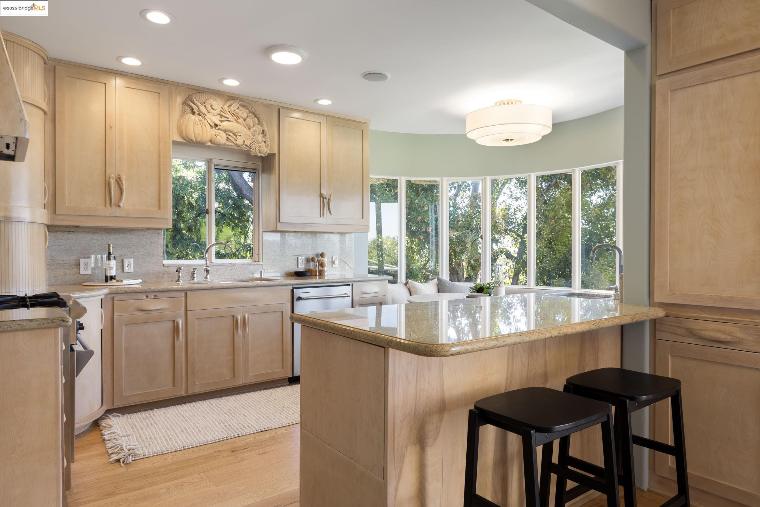 Detail Gallery Image 30 of 57 For 1971 Hoover Ave, Oakland,  CA 94602 - 5 Beds | 5/1 Baths