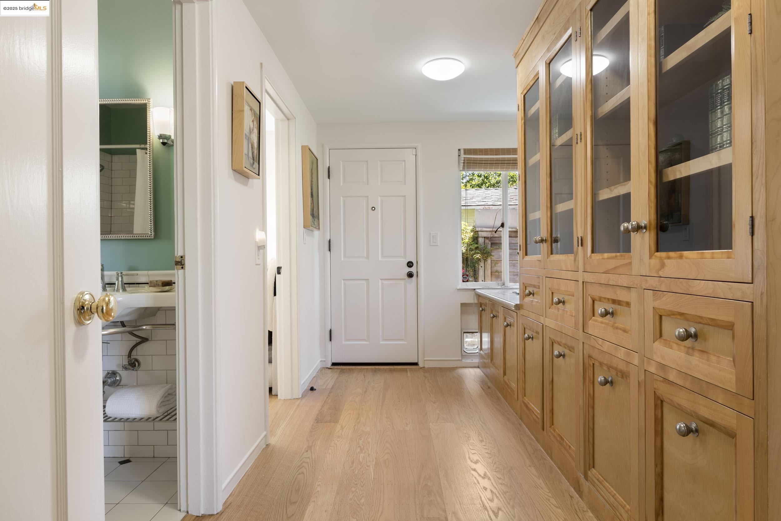 Detail Gallery Image 31 of 57 For 1971 Hoover Ave, Oakland,  CA 94602 - 5 Beds | 5/1 Baths